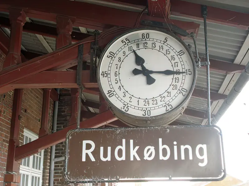 Billede af 24 timers uret på Rudkøbing Station. Billede af 24 timers uret på Rudkøbing Station.