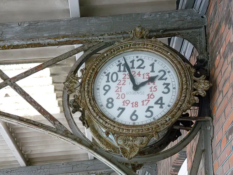 Billede af det berømte ur på Bogense Station. Billede af det berømte ur på Bogense Station.