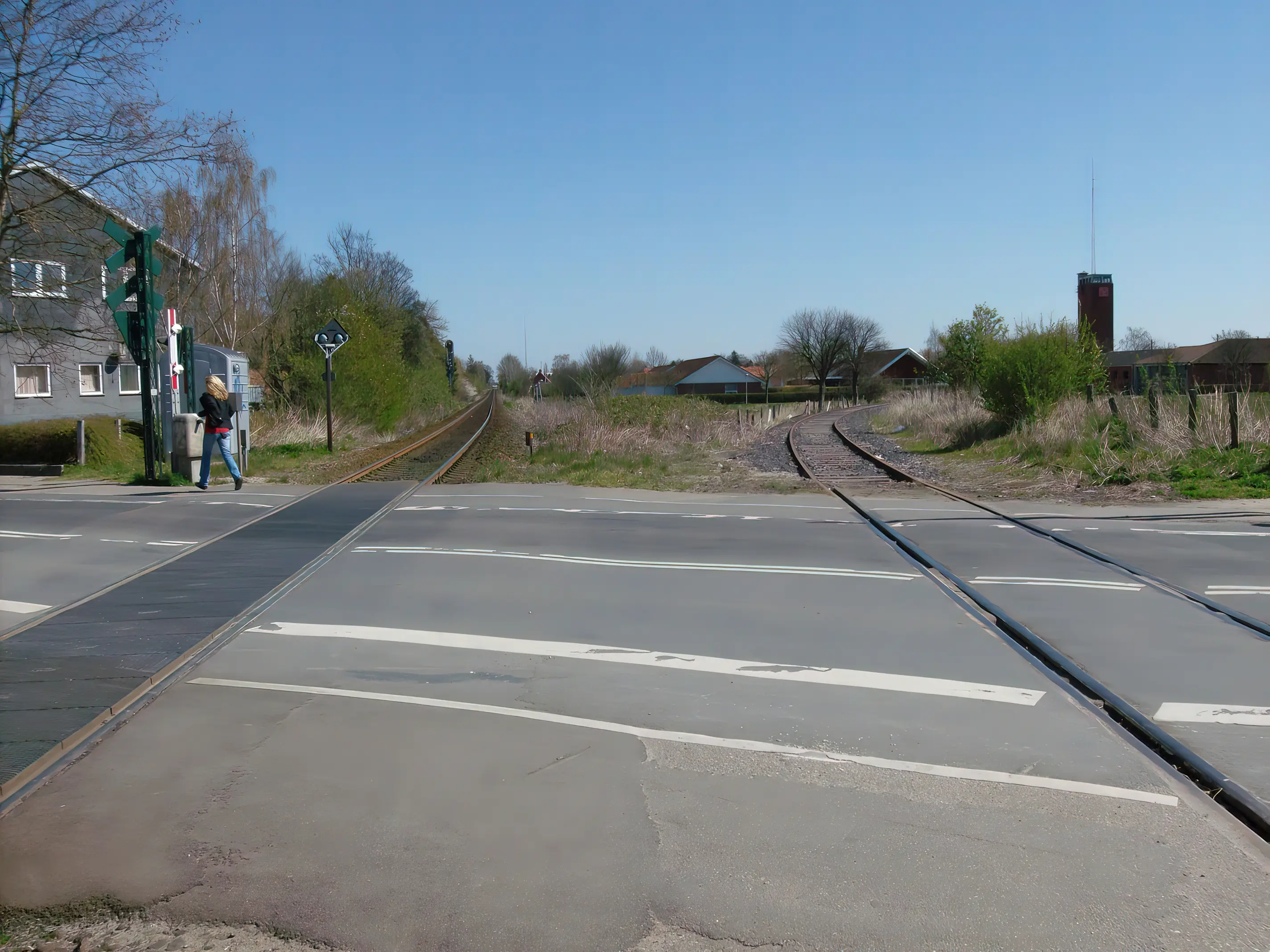 Billede af udfletningen af Banen til Nykøbing og den lukkede bane til Rødby til højre i billedet - ved Nakskov Station.