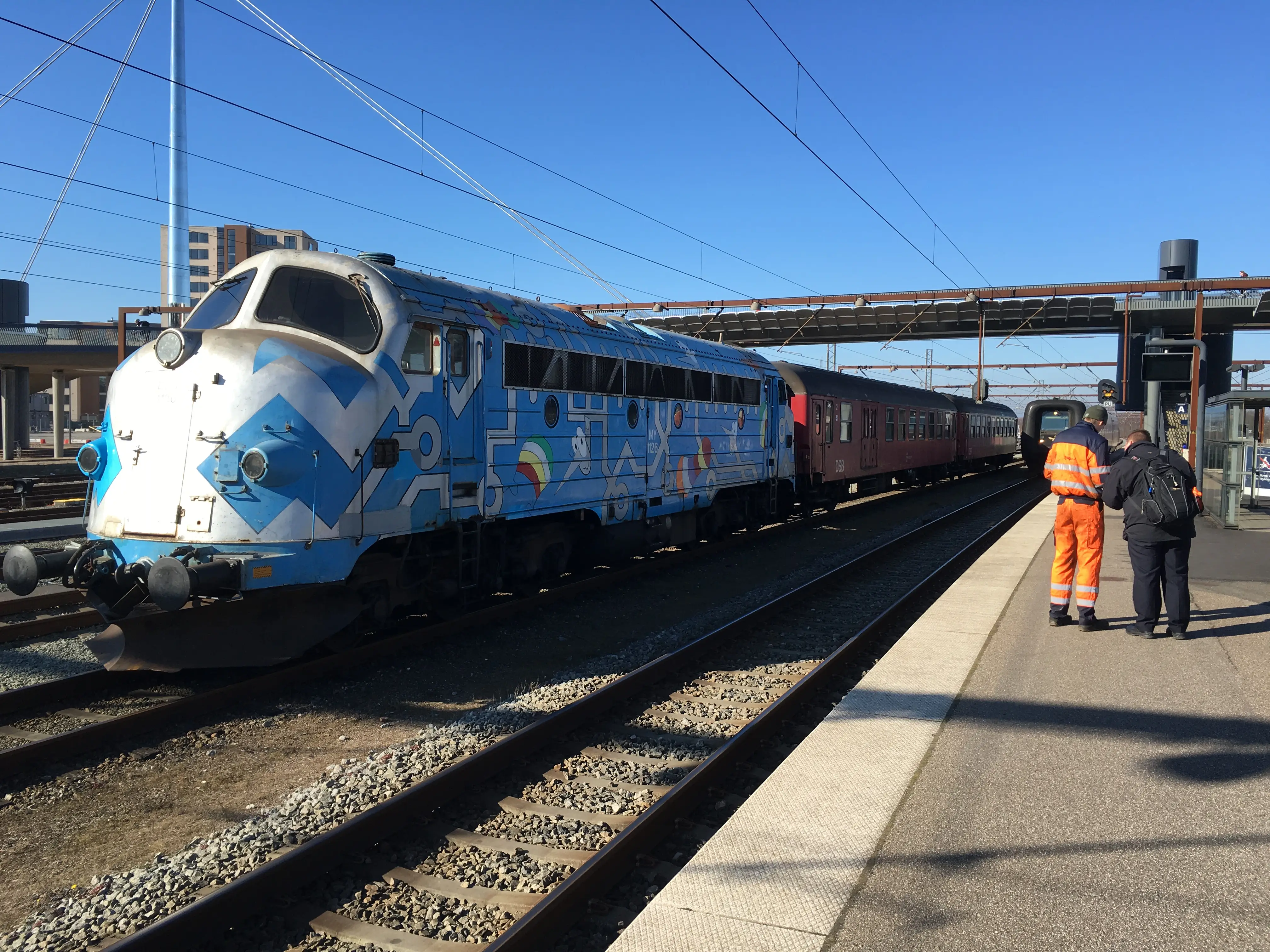 Billede af DSB MY 1126 fotograferet ud for Odense Banegård Center. Billede af DSB MY 1126 fotograferet ud for Odense Banegård Center.