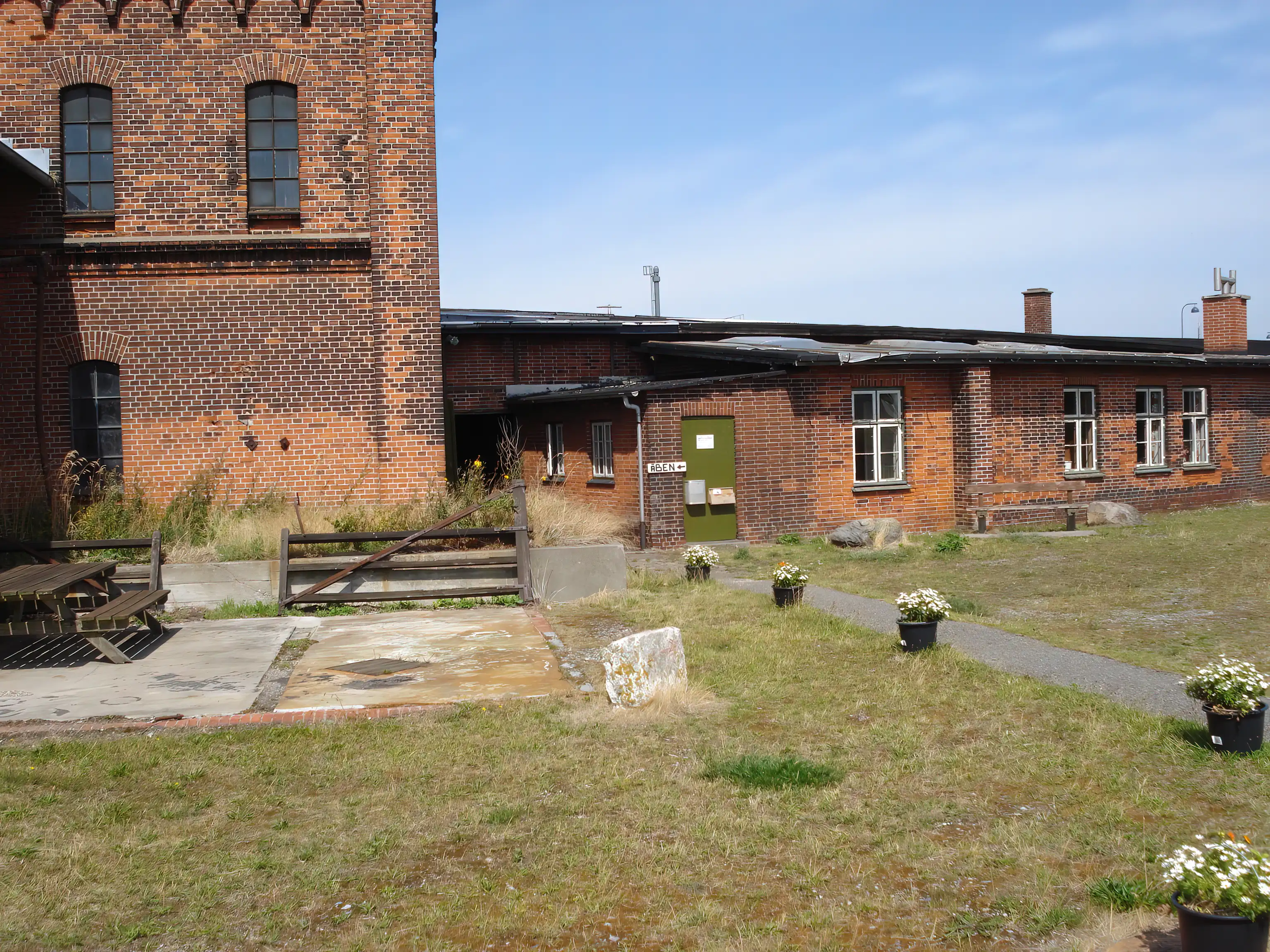 Billede af remiseområdet ved Gedser Station.