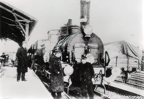 Billede af DSB lokomotiv på Nykøbing Falster Station år 1915 Billede af DSB lokomotiv på Nykøbing Falster Station år 1915