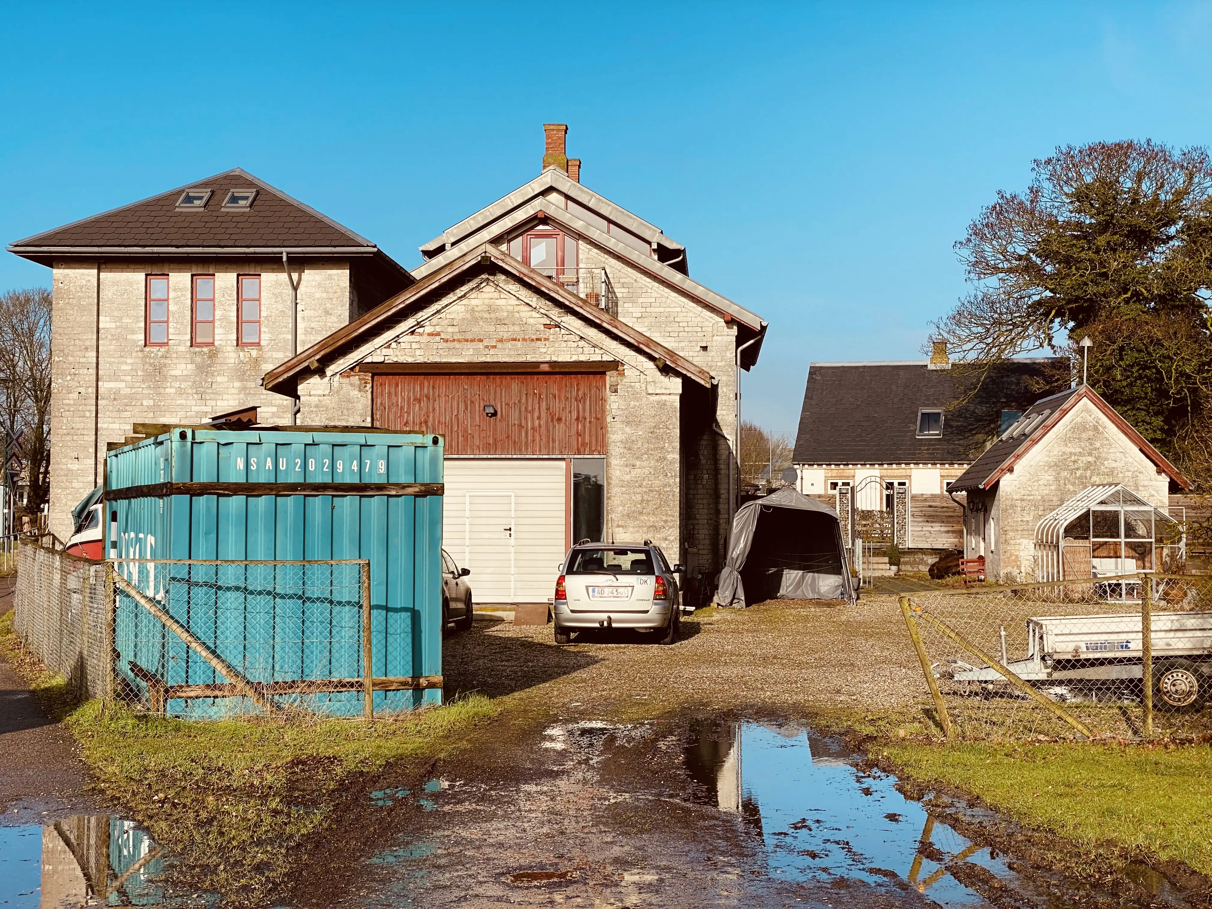 Billede af remisen ved Rødvig Station.