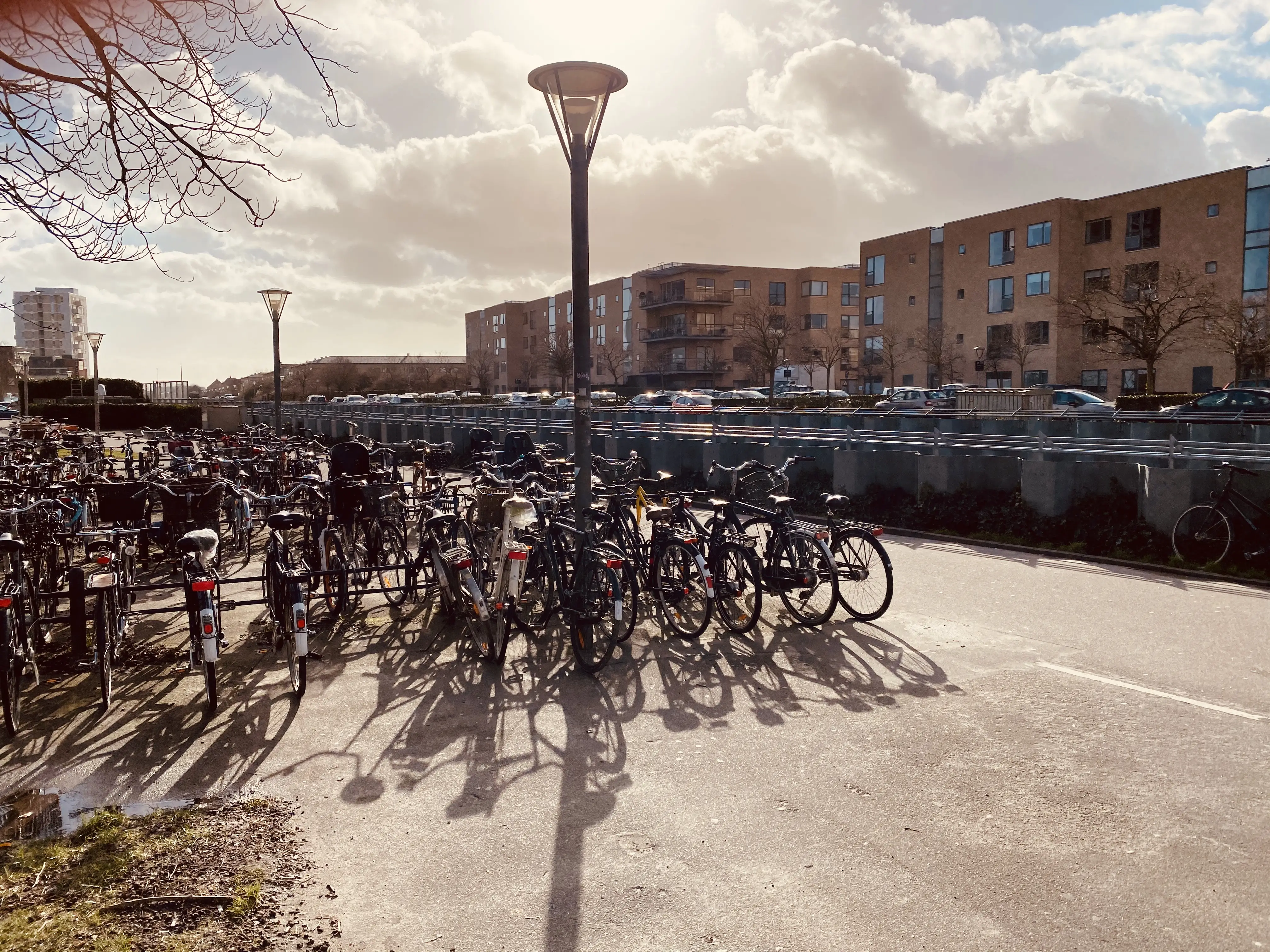 Øresundsvej Station er nedrevet ifm. bygningen af Metrostationen. Øresundsvej Station lå hvor cyklerne er parkeret. Øresundsvej Station er nedrevet ifm. bygningen af Metrostationen. Øresundsvej Station lå hvor cyklerne er parkeret.