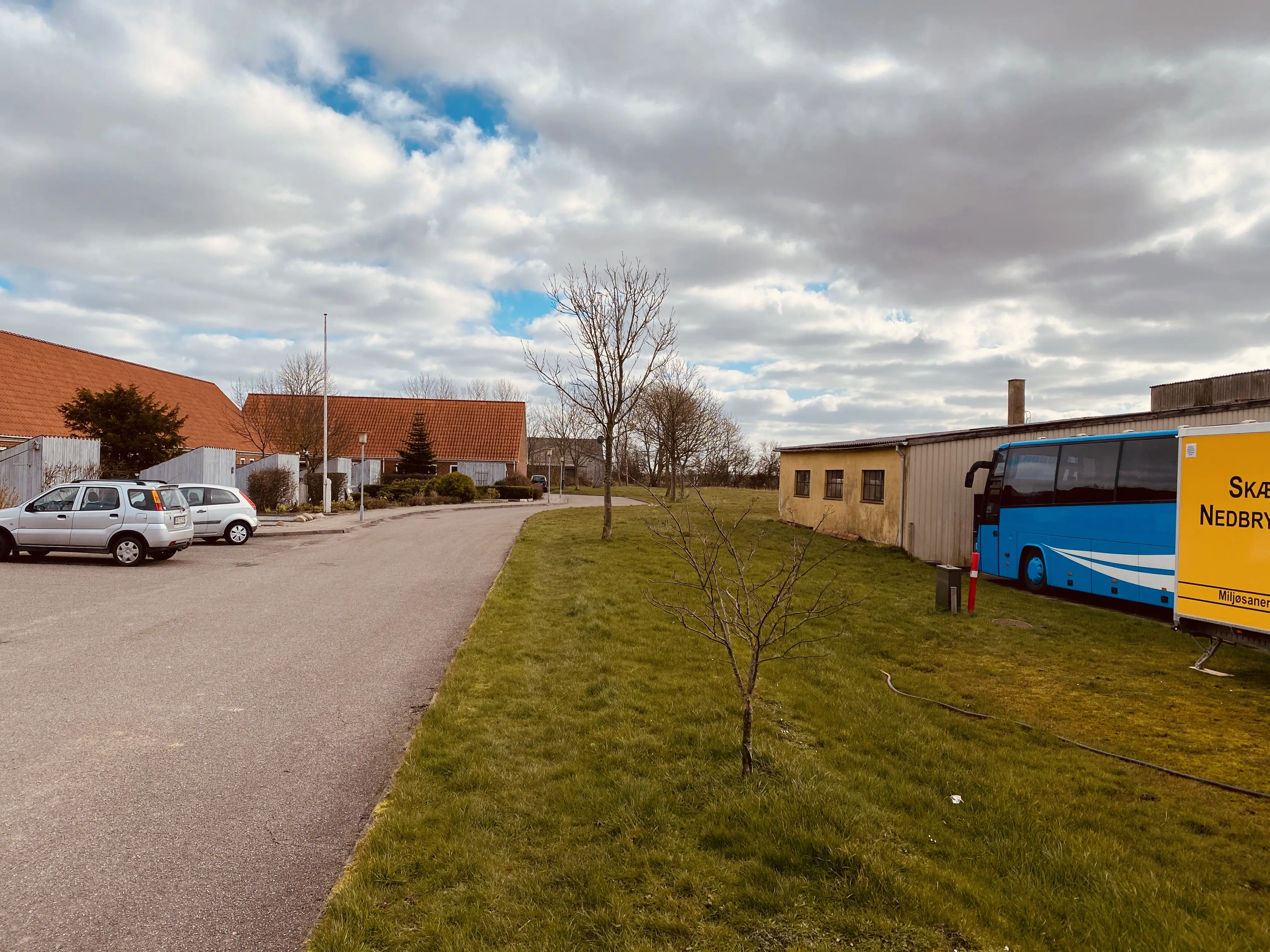 Billede af Højer Station, som blev nedrevet i 1982 (eller måske først i 1985?) og har ligget bagerst i billedet. Billede af Højer Station, som blev nedrevet i 1982 (eller måske først i 1985?) og har ligget bagerst i billedet.