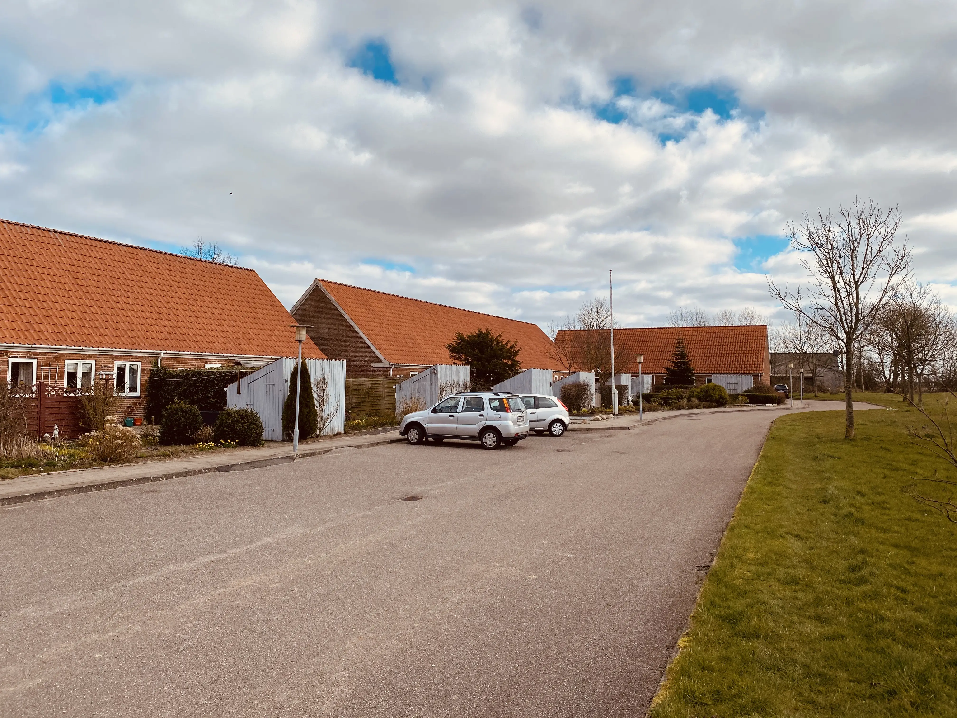 Billede af Højer Station, som blev nedrevet i 1982 (eller måske først i 1985?) og har ligget bagerst i billedet. Billede af Højer Station, som blev nedrevet i 1982 (eller måske først i 1985?) og har ligget bagerst i billedet.