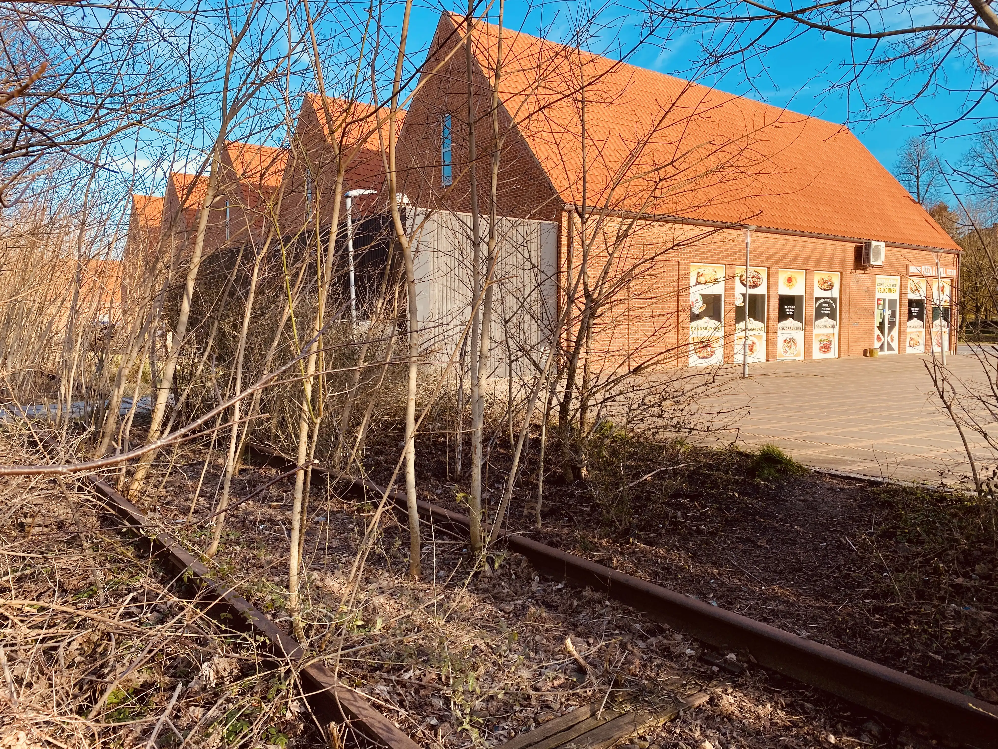 Billede af Tønder Øst Station, som er nedrevet og har ligget her hvor Fakta ligger i dag. Billede af Tønder Øst Station, som er nedrevet og har ligget her hvor Fakta ligger i dag.