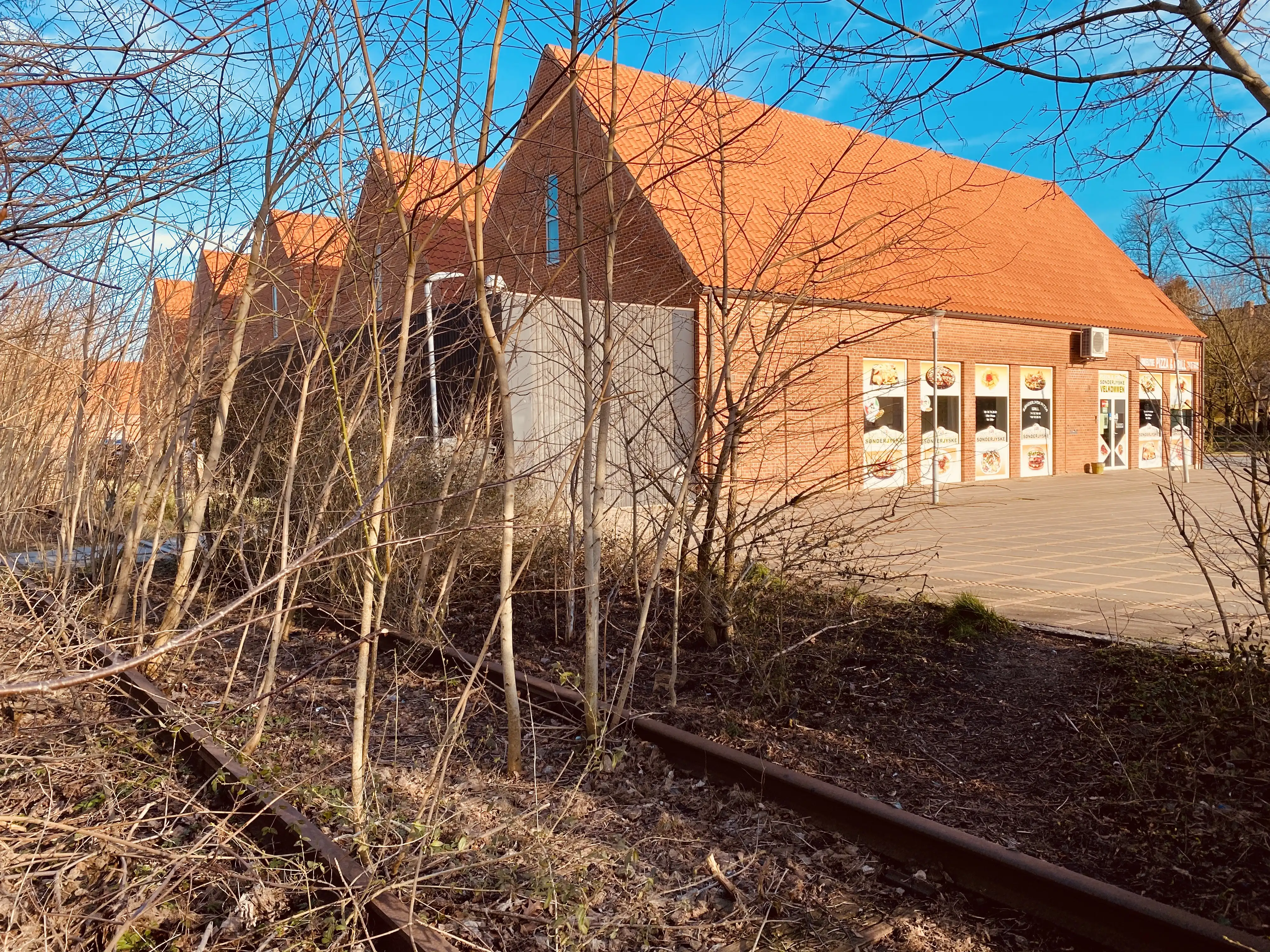Billede af Tønder Øst Station, som¨ er nedrevet og har ligget her hvor Fakta ligger i dag. Billede af Tønder Øst Station, som¨ er nedrevet og har ligget her hvor Fakta ligger i dag.