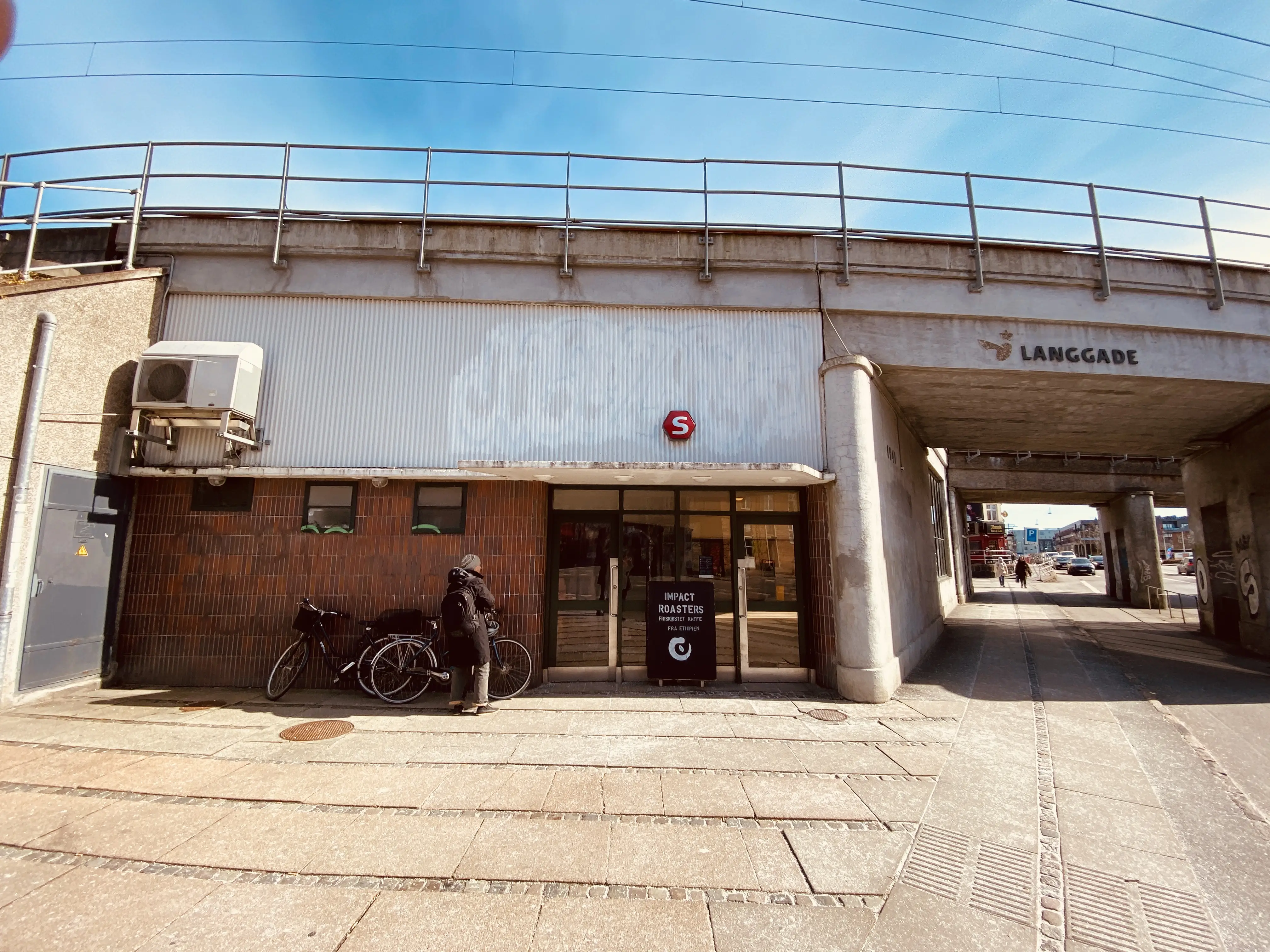 Billede af Langgade S-togstrinbræt. Billede af Langgade S-togstrinbræt.