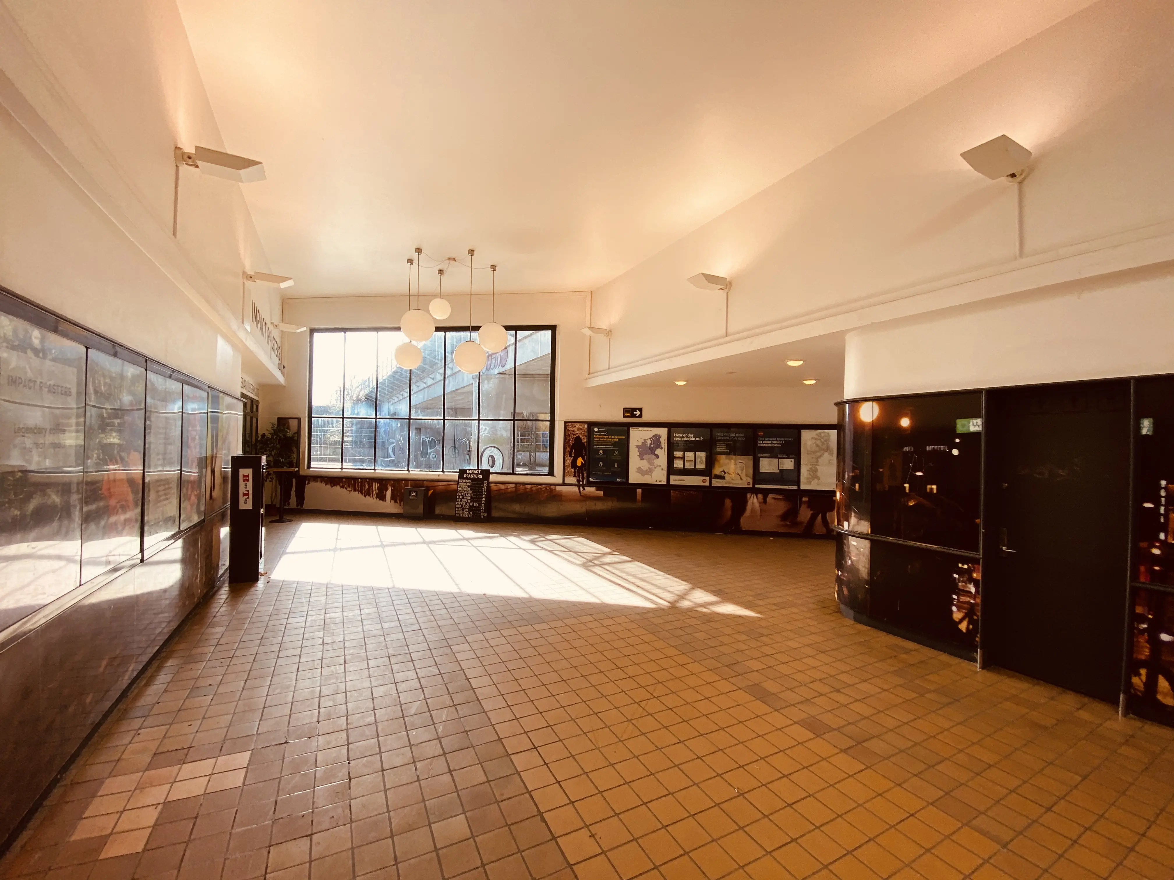 Billede af Langgade S-togstrinbræt. Billede af Langgade S-togstrinbræt.