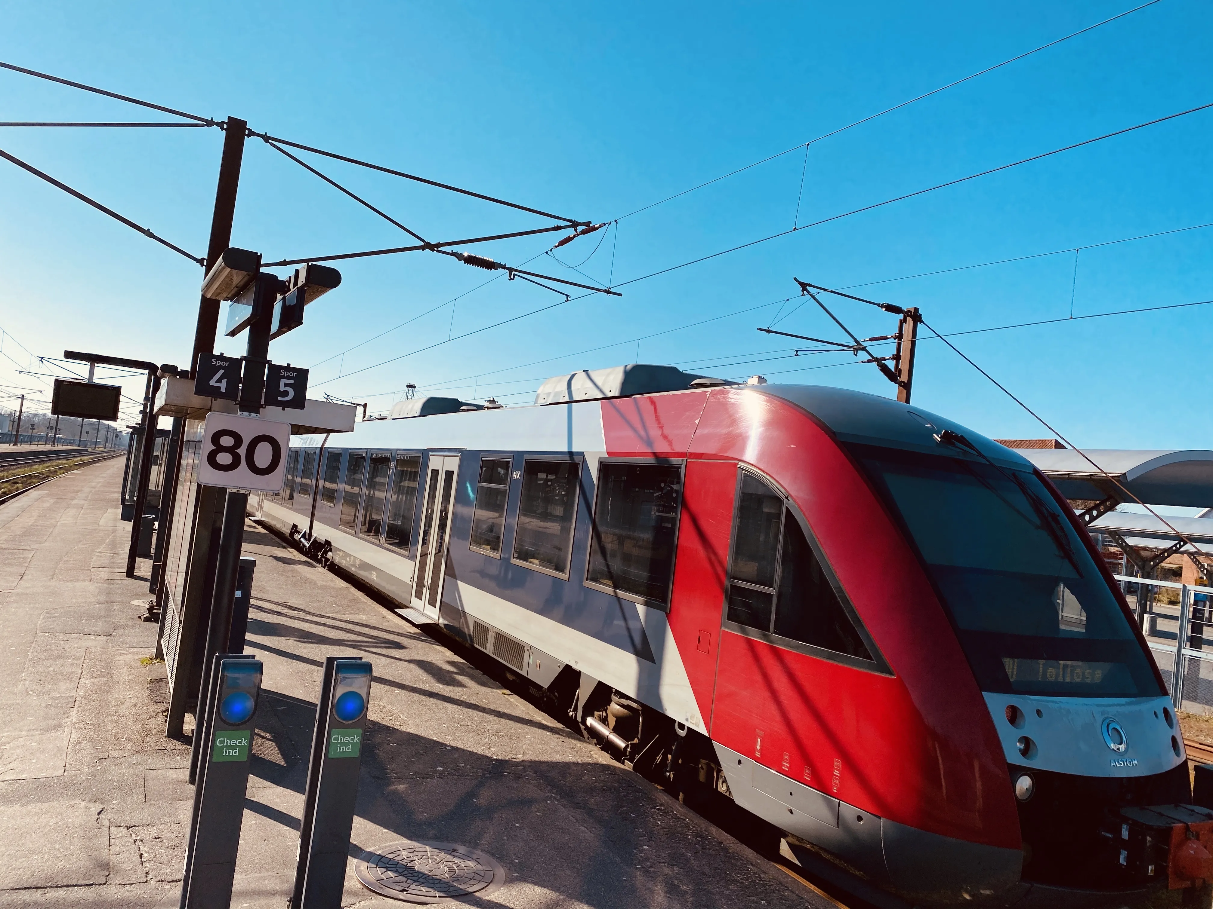 Billede af Tølløsebanens tog på Slagelse Station.