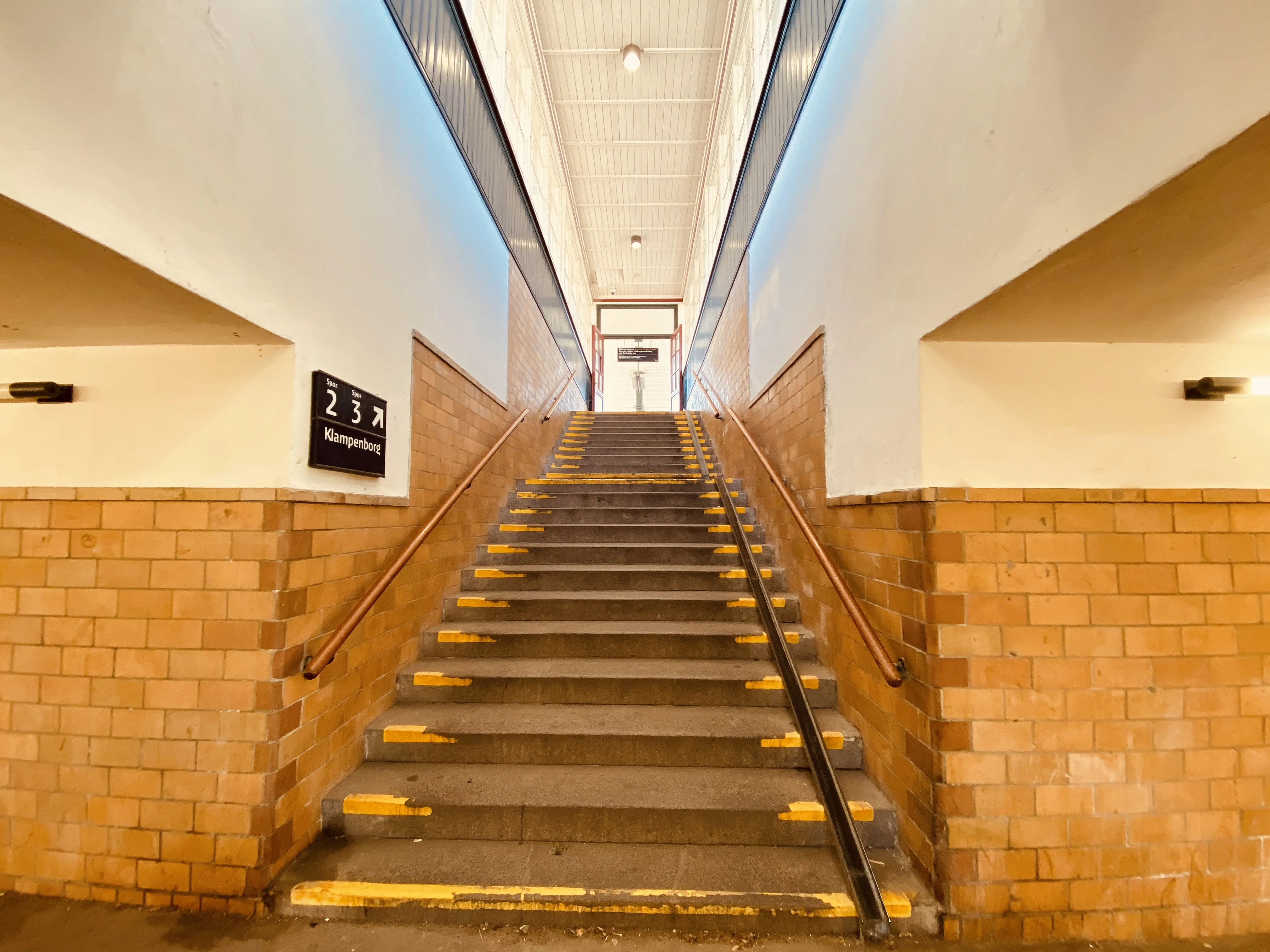 Billede af Charlottenlund Station.