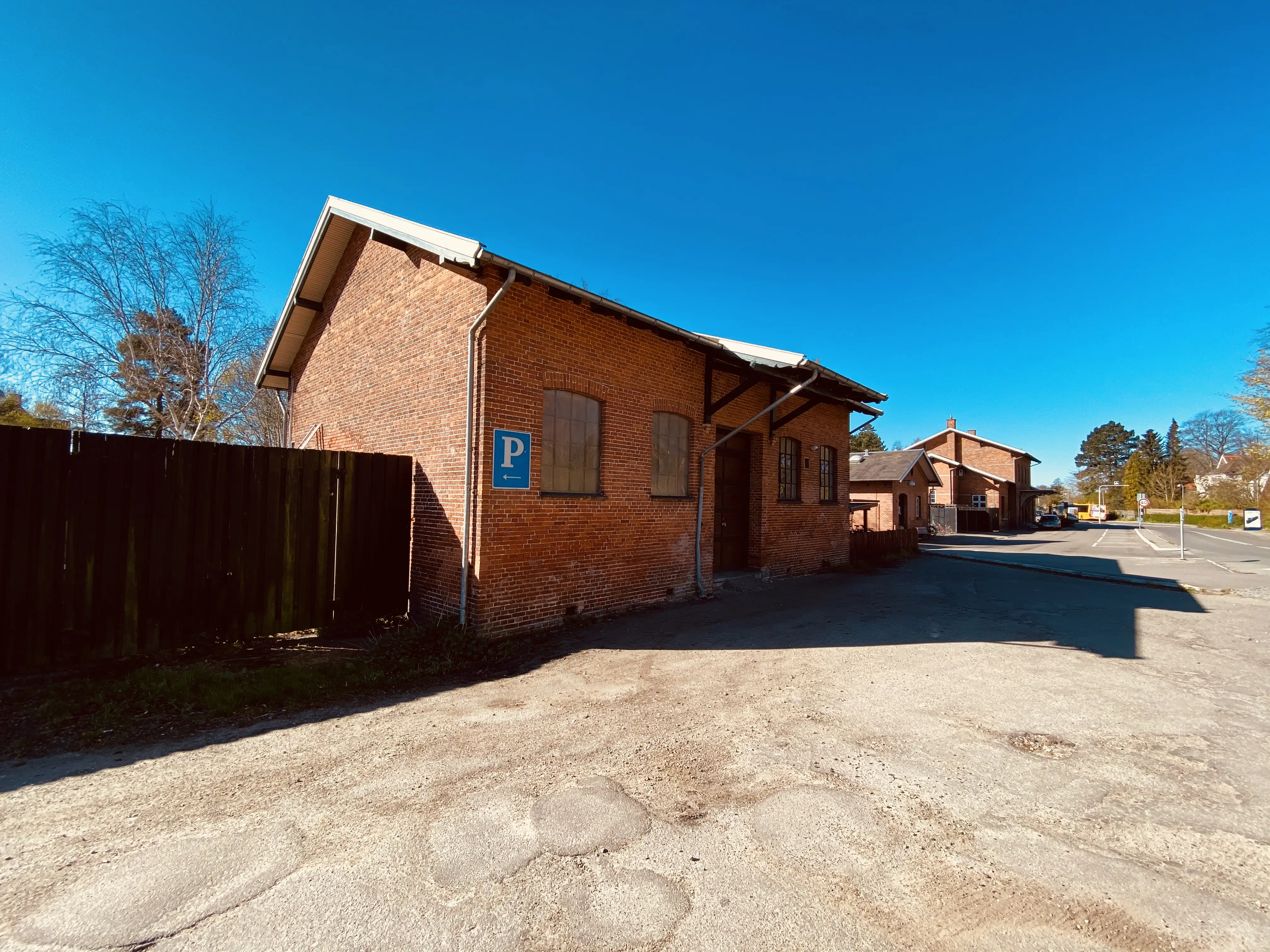 Billede af Fredensborg Stations pakhus. Billede af Fredensborg Stations pakhus.