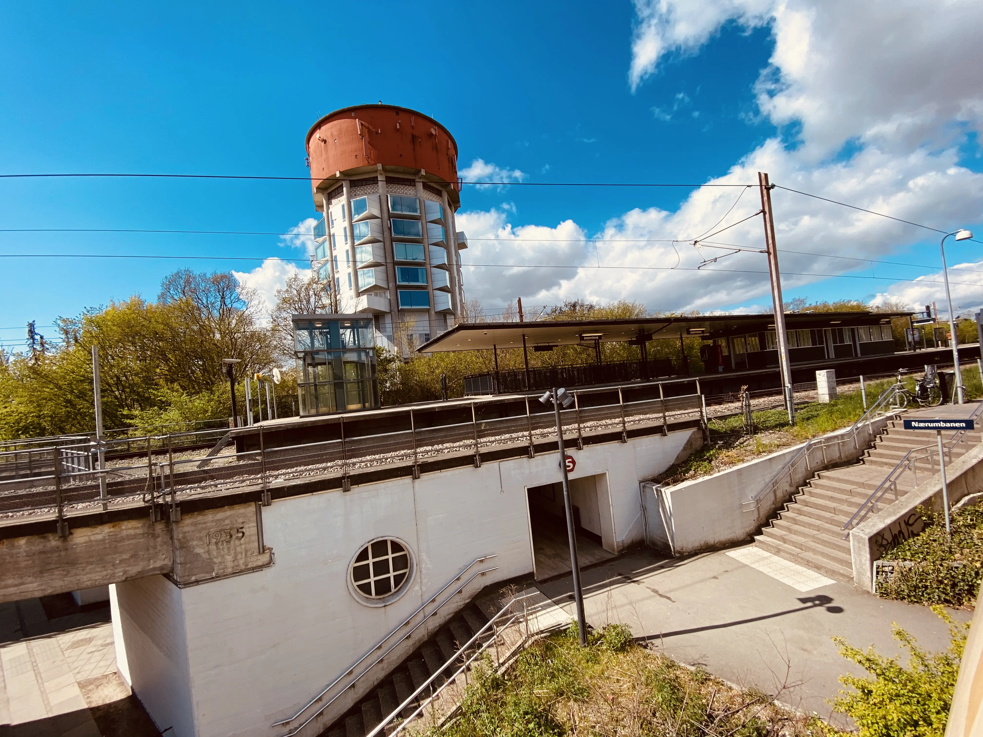 Billede af Jægersborg S-togstrinbræt. Billede af Jægersborg S-togstrinbræt.