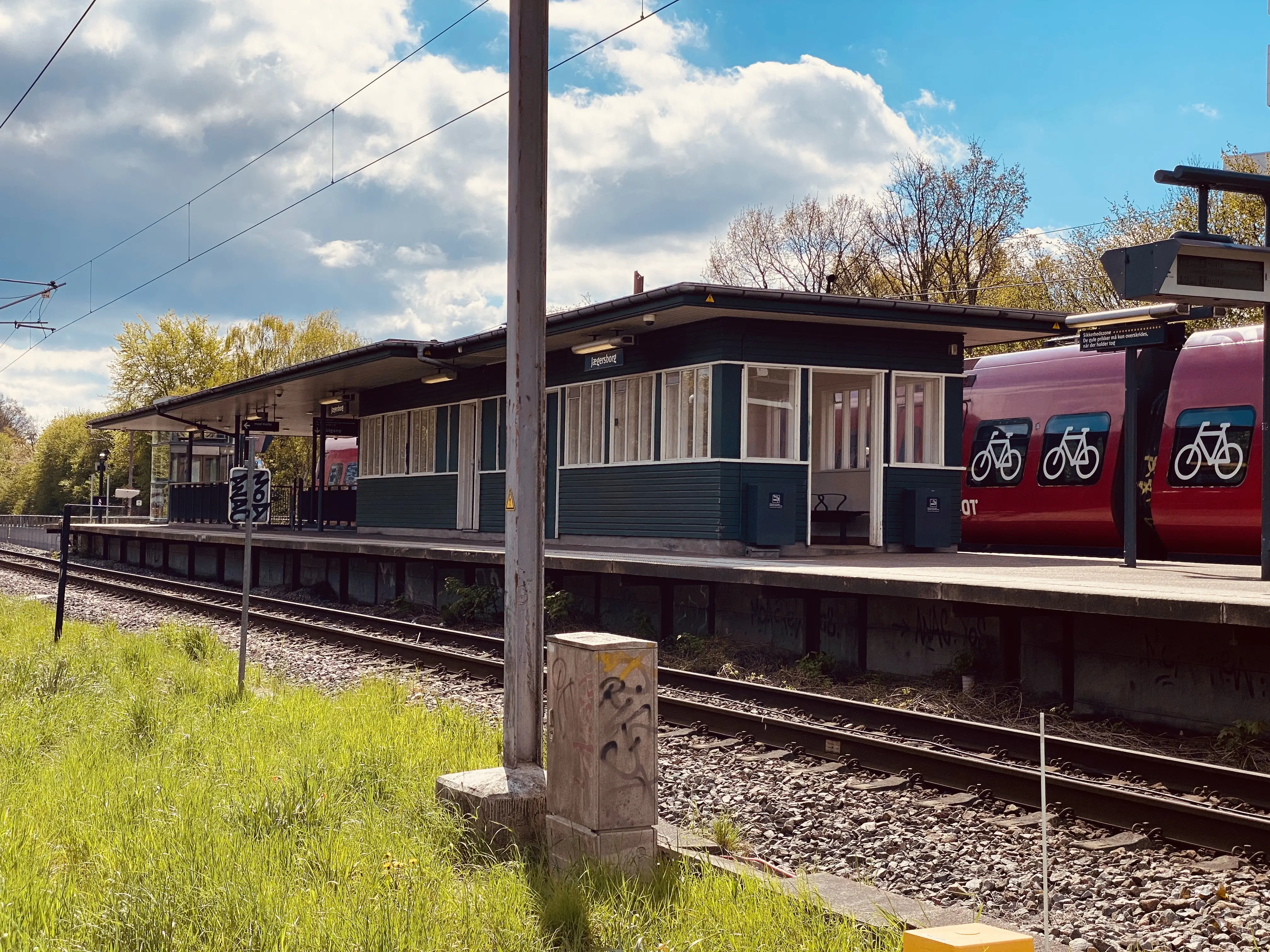 Billede af Jægersborg S-togstrinbræt. Billede af Jægersborg S-togstrinbræt.