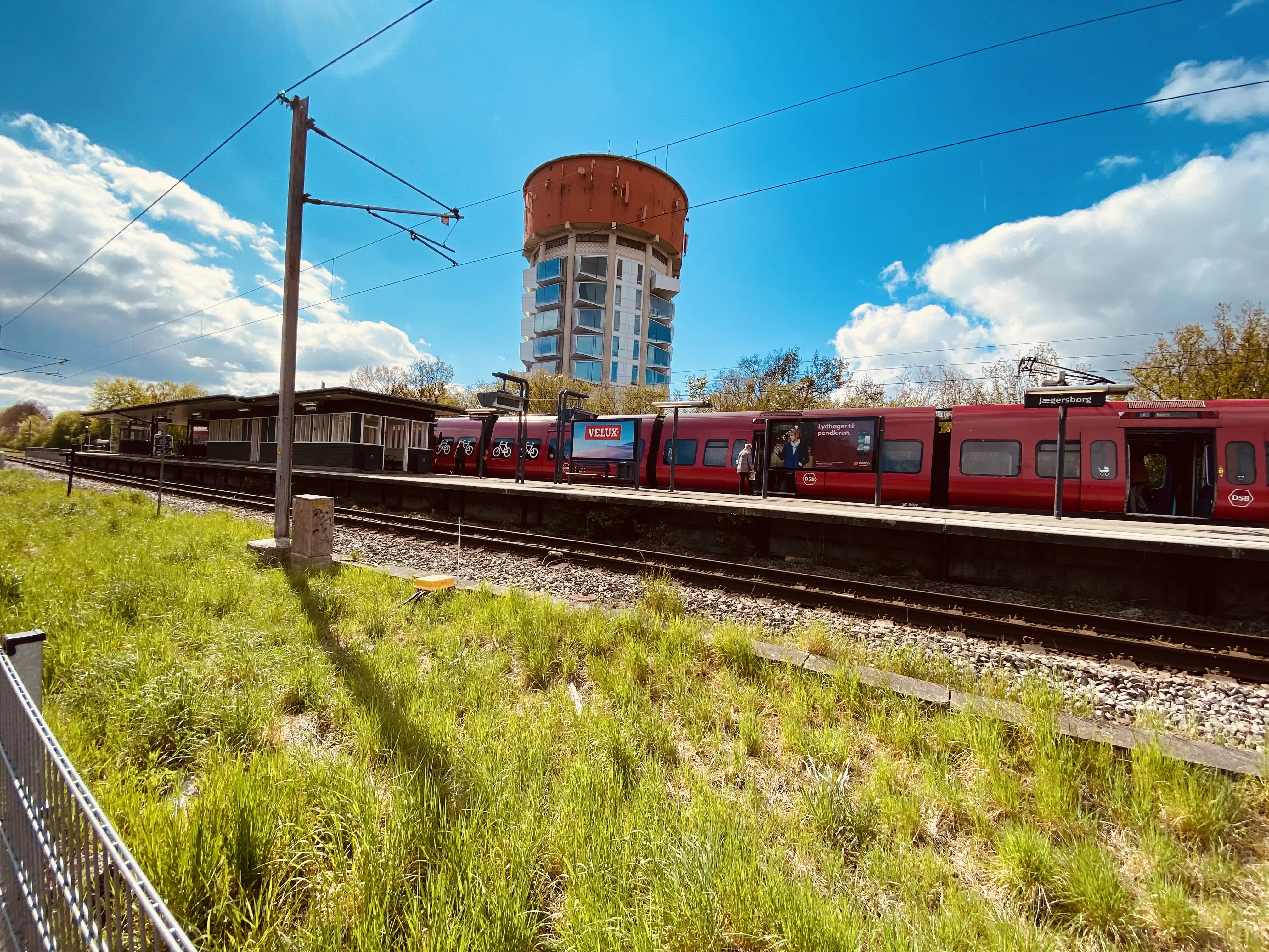 Billede af Jægersborg S-togstrinbræt. Billede af Jægersborg S-togstrinbræt.