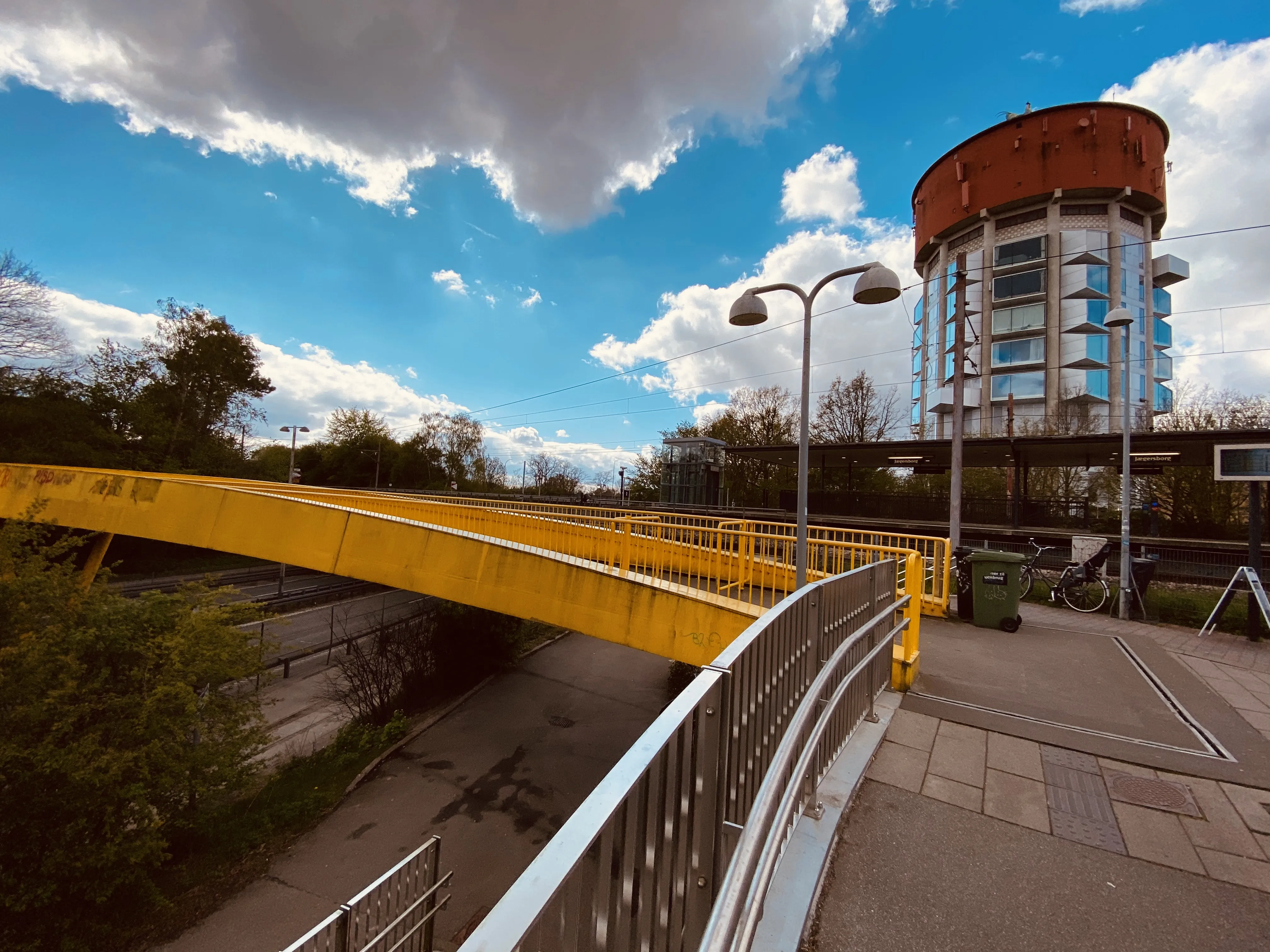 Billede af Jægersborg S-togstrinbræt. Billede af Jægersborg S-togstrinbræt.