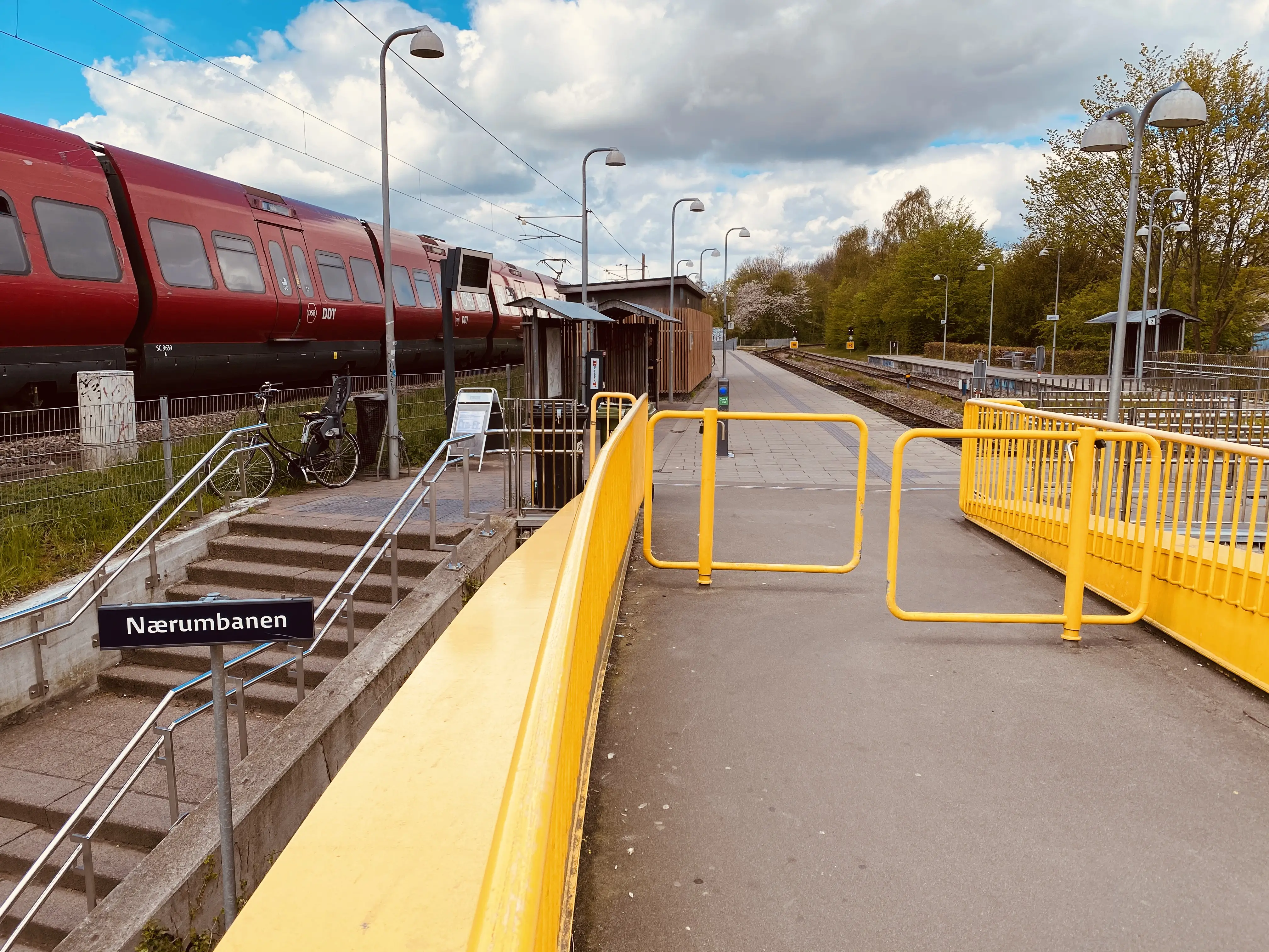 Billede af Jægersborg S-togstrinbræt. Billede af Jægersborg S-togstrinbræt.