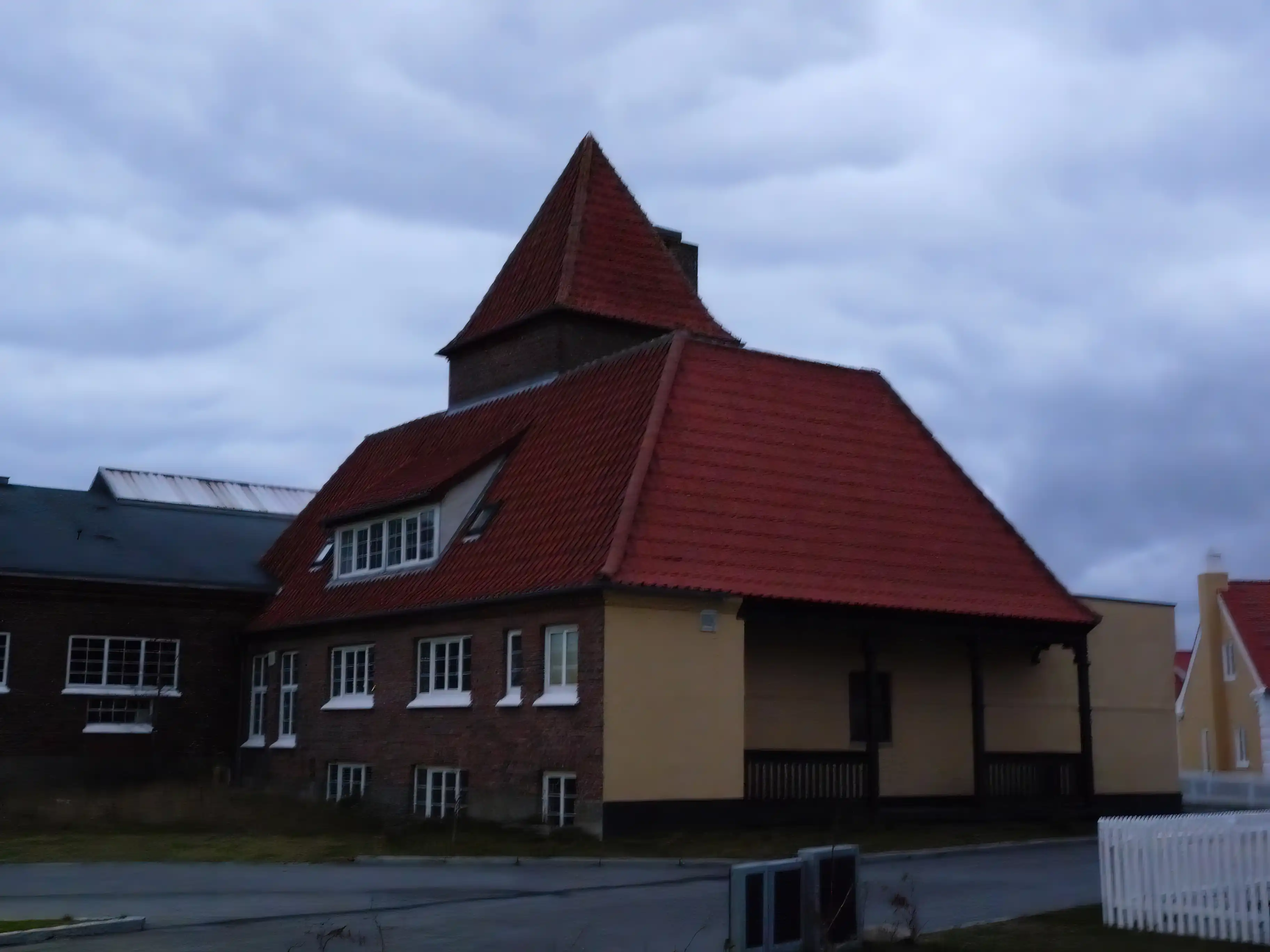 Billede af Skagen Stations remise. Billede af Skagen Stations remise.