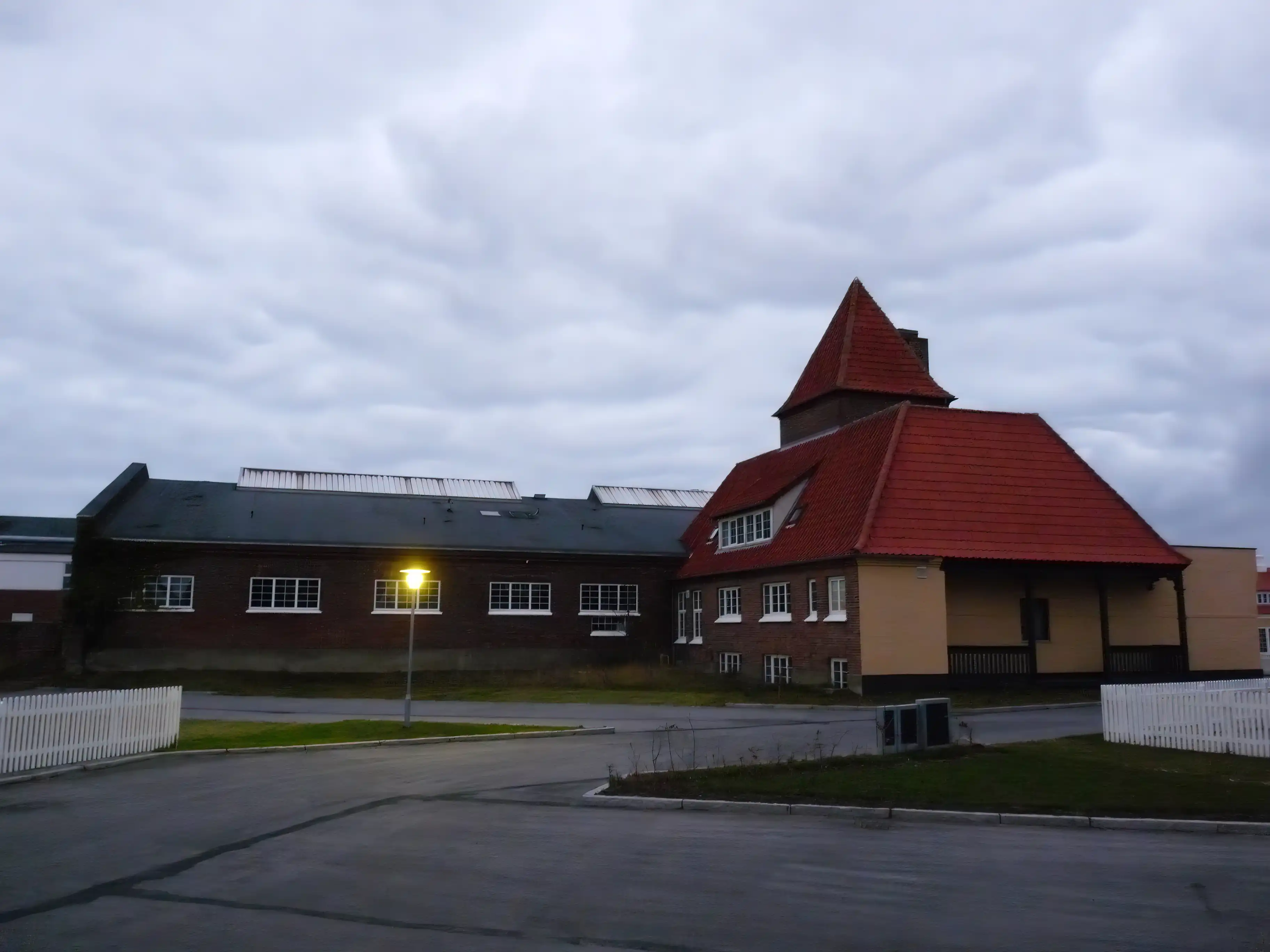 Billede af Skagen Stations remise. Billede af Skagen Stations remise.