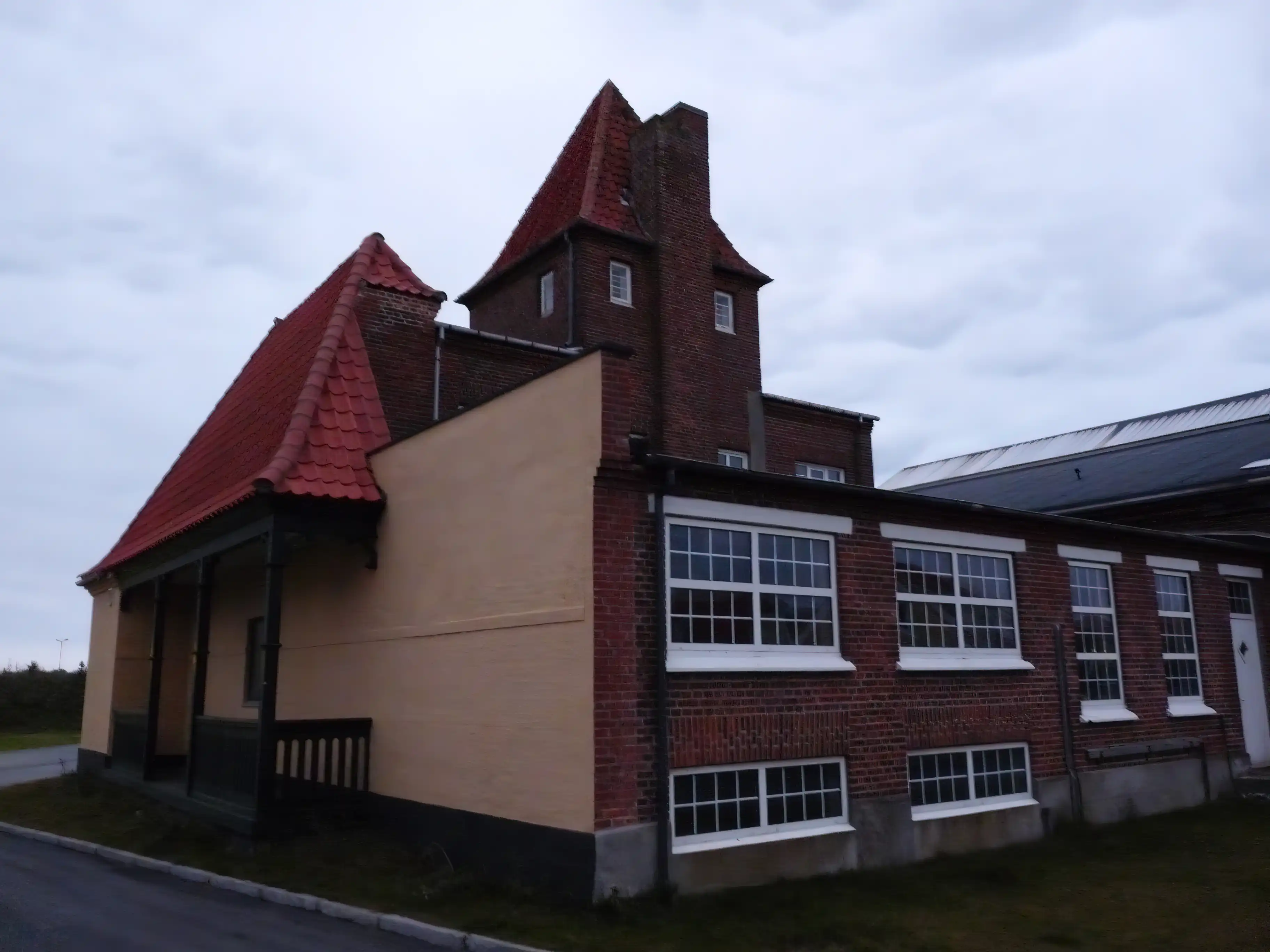 Billede af Skagen Stations remise. Billede af Skagen Stations remise.