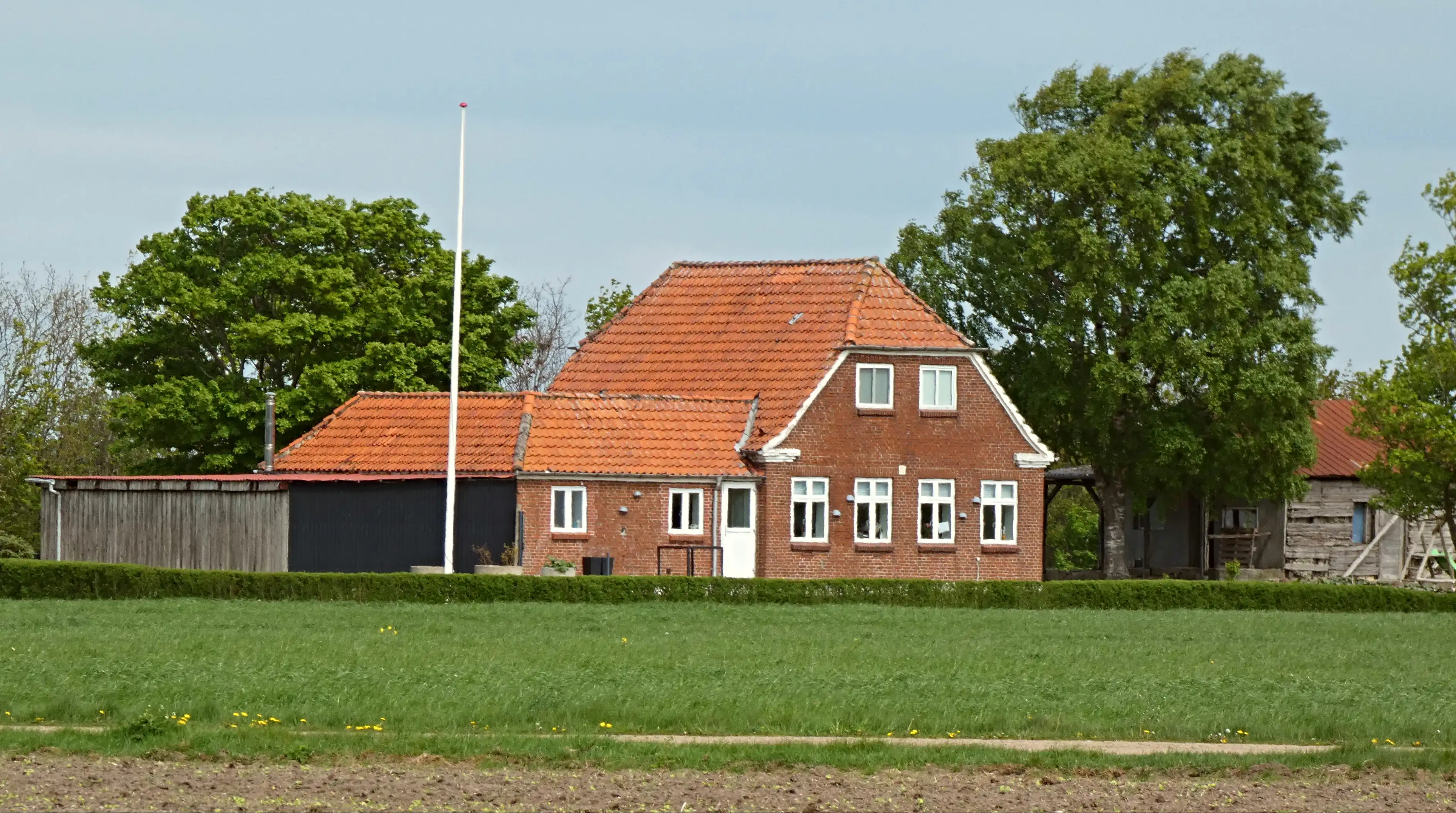 Billede af Alslev Kro Billetsalgssted med Sidespor. Billede af Alslev Kro Billetsalgssted med Sidespor.