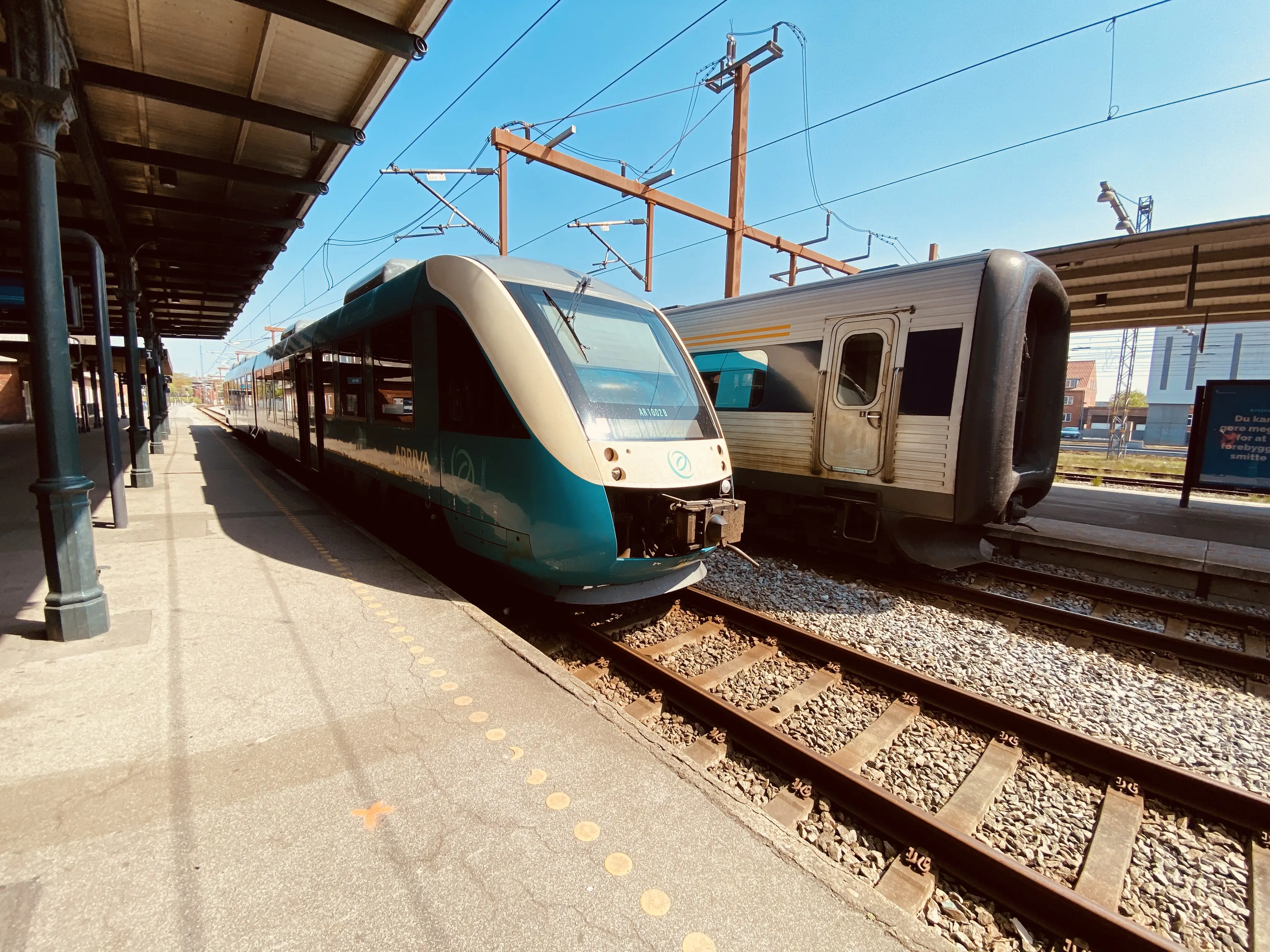 Billede af ARRIVA AR 1002 fotograferet ud for Esbjerg Station. Billede af ARRIVA AR 1002 fotograferet ud for Esbjerg Station.