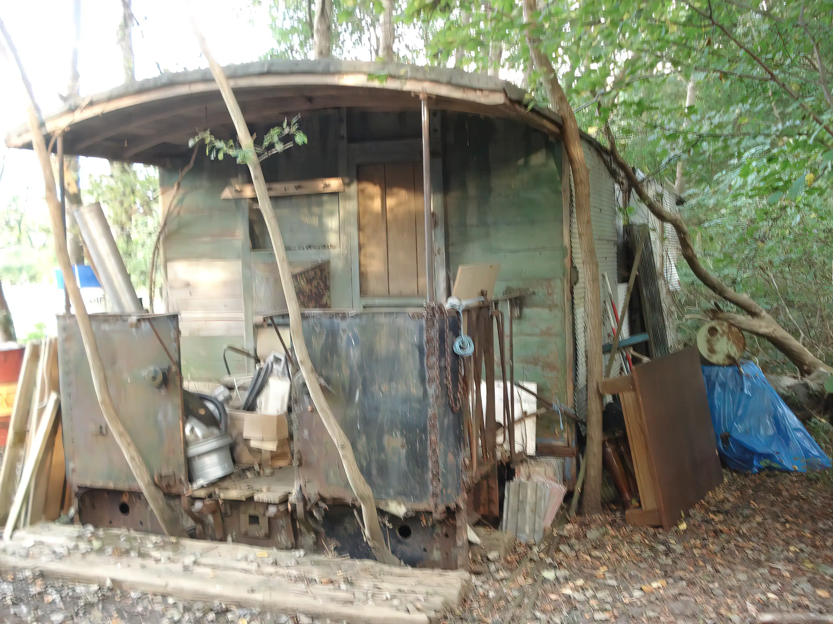 Tæt ved det nedlagte Ørslykkevej Trinbræt stod denne gamle godsvogn. Tæt ved det nedlagte Ørslykkevej Trinbræt stod denne gamle godsvogn.