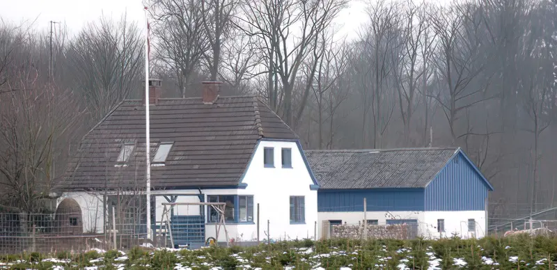 Billede af Faksinge Trinbræt, som er nedrevet, men den har ligget her foran gården. Billede af Faksinge Trinbræt, som er nedrevet, men den har ligget her foran gården.