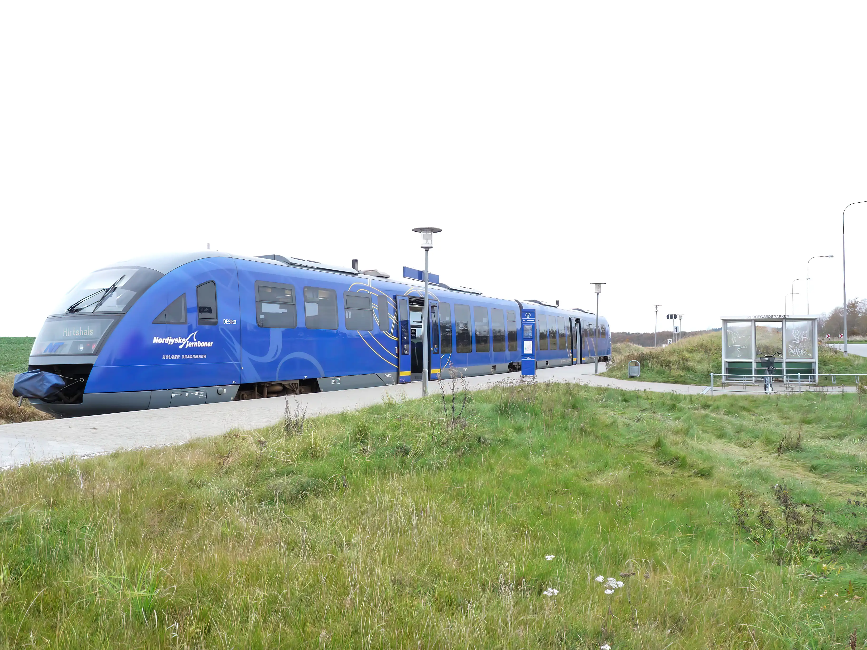 Billede af NJJ DM 502 fotograferet ud for Herregårdsparken Trinbræt. Billede af NJJ DM 502 fotograferet ud for Herregårdsparken Trinbræt.