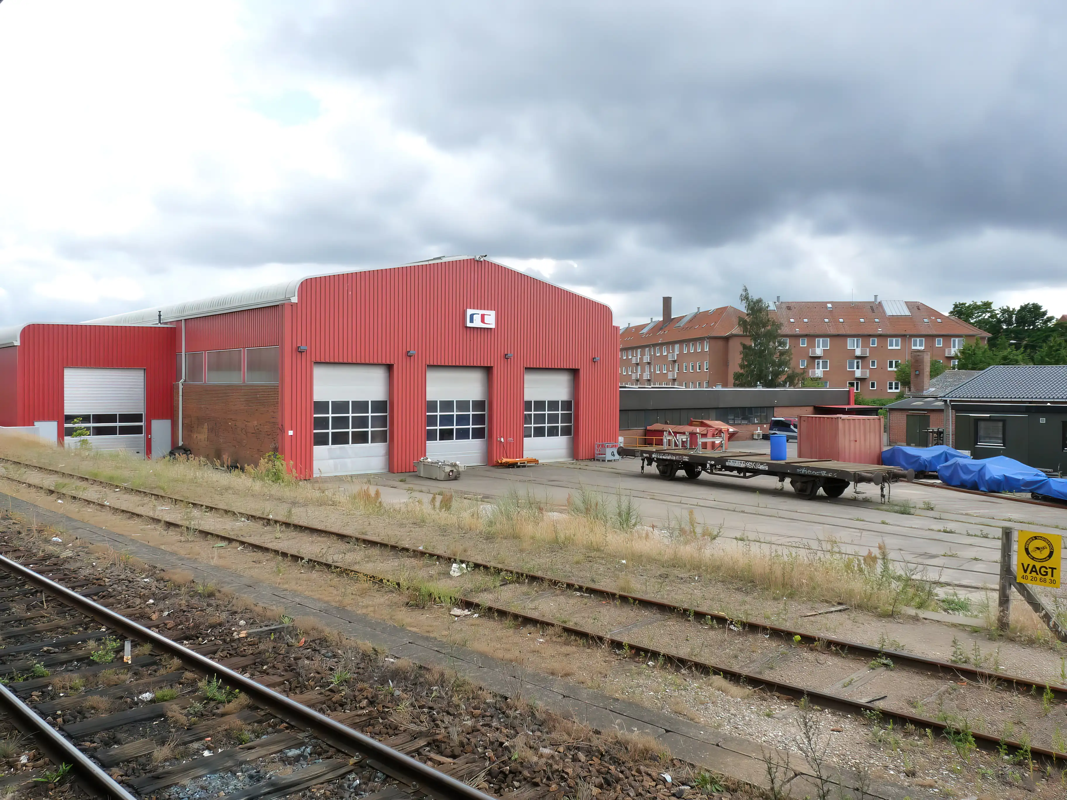 Billede af Holbæk Stations remise.