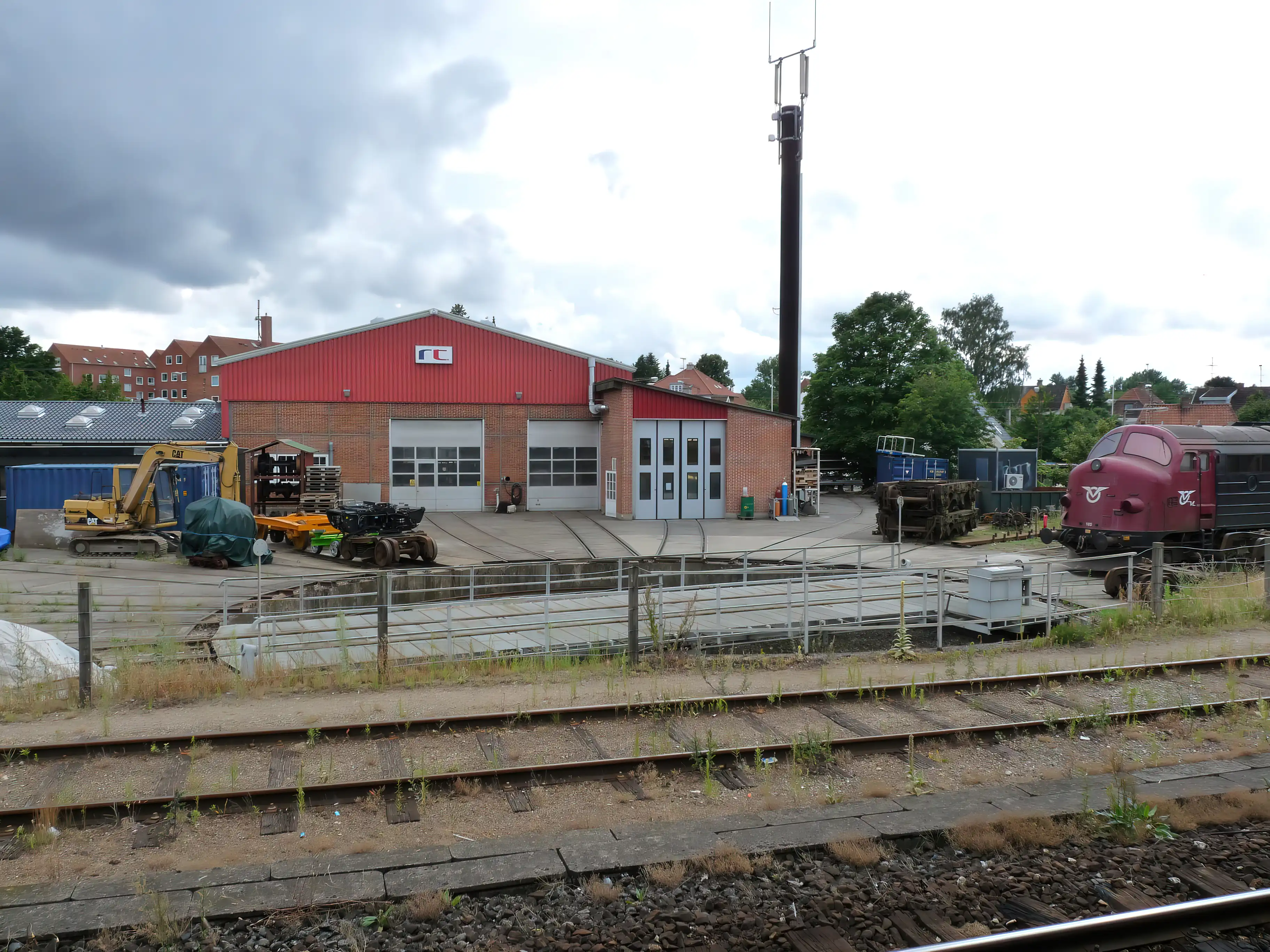 Billede af Holbæk Stations remise.
