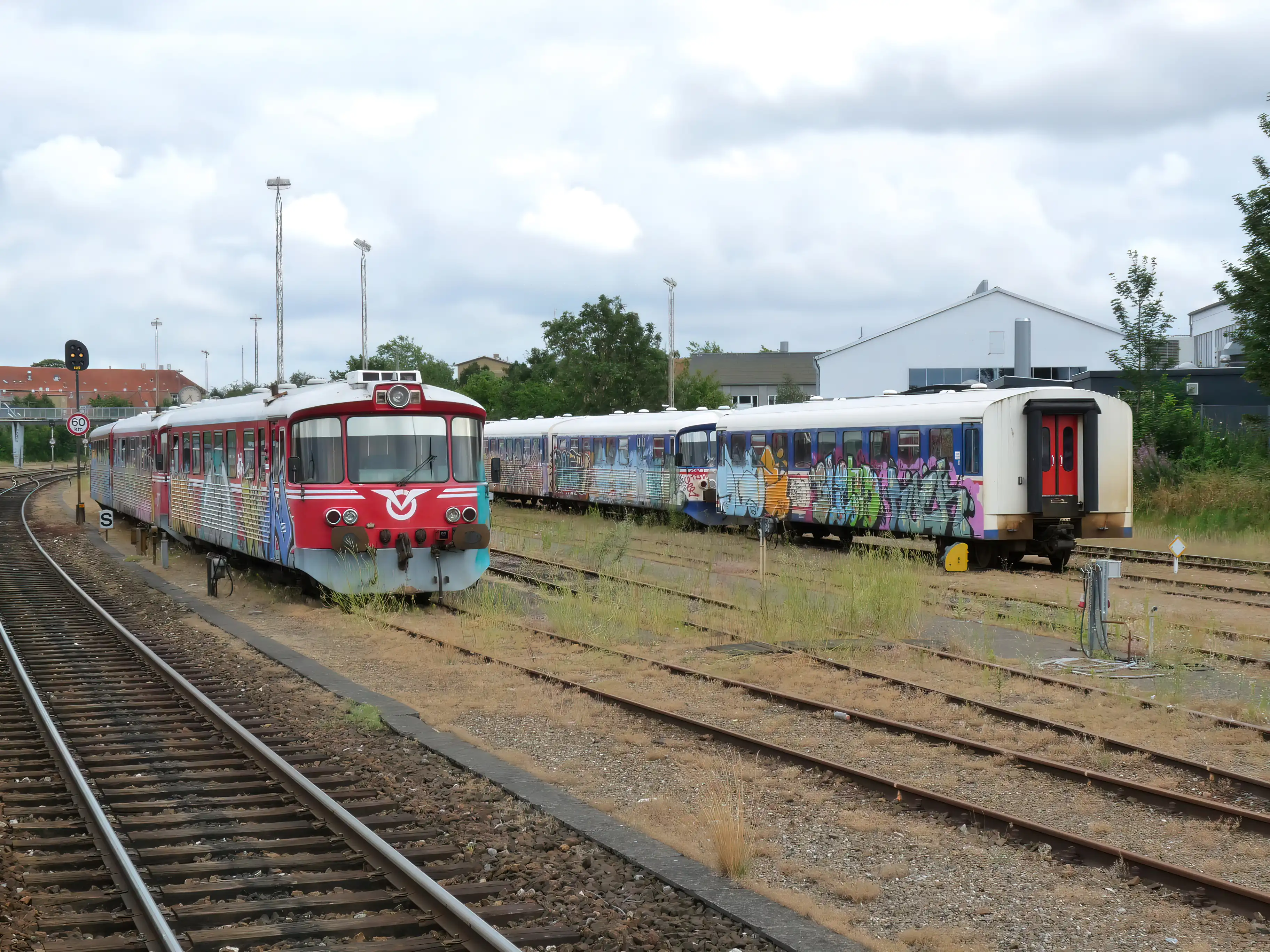 Billede af VL YM 55, tidligere OHJ-HTJ YM 55 - fotograferet ud for Holbæk Station.