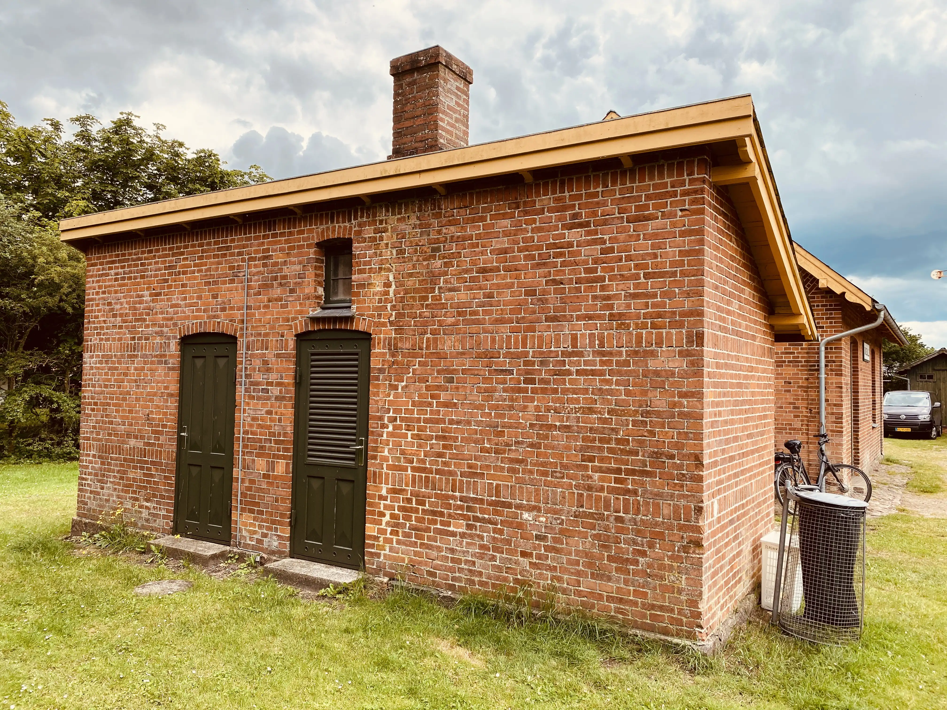 Billede af Bindeballe Holdepladss retirade. Billede af Bindeballe Holdepladss retirade.