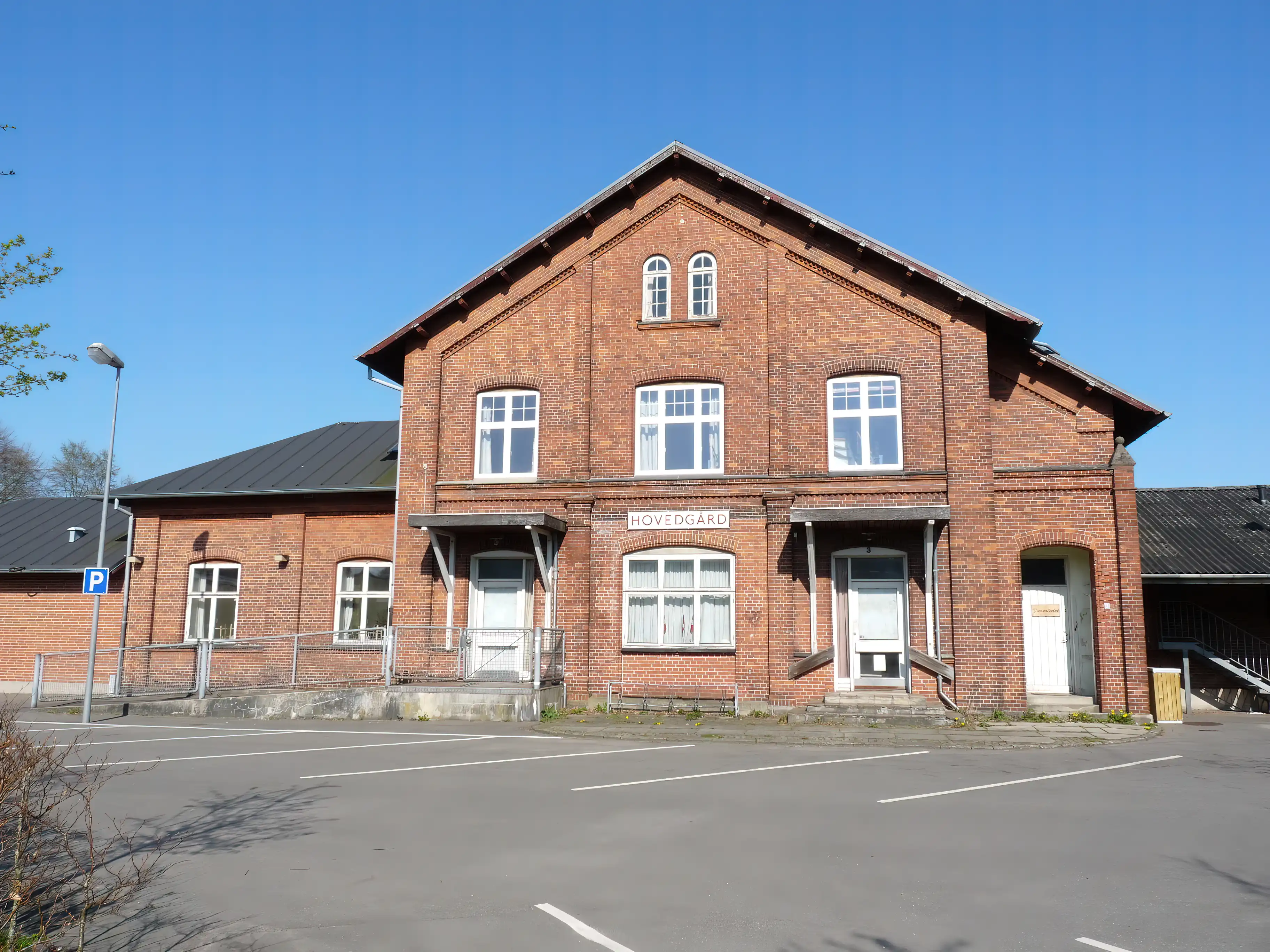 Billede af Hovedgård Station. Billede af Hovedgård Station.