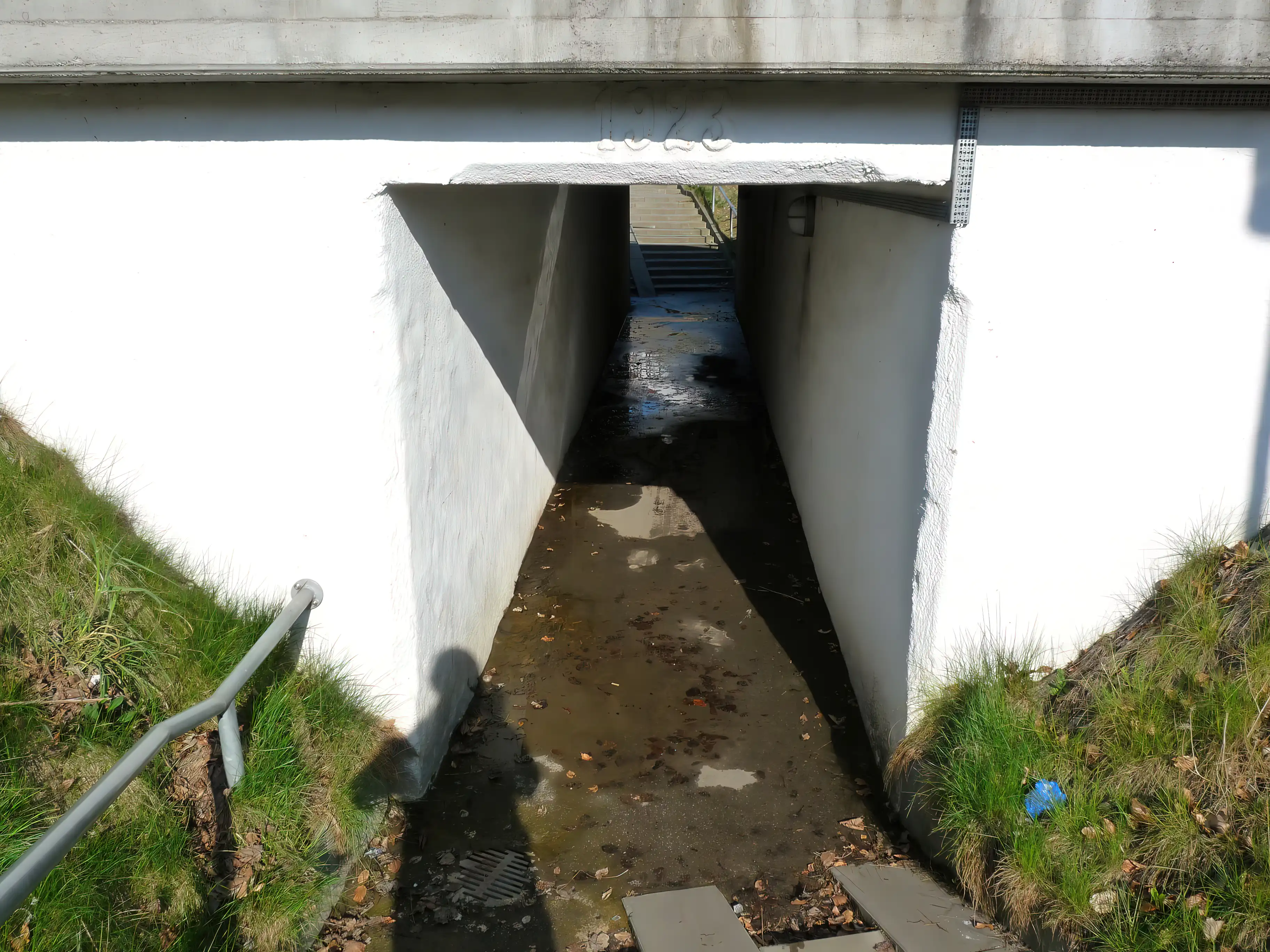 Billede af Hovedgård Stations gangtunnel under sporet. Billede af Hovedgård Stations gangtunnel under sporet.