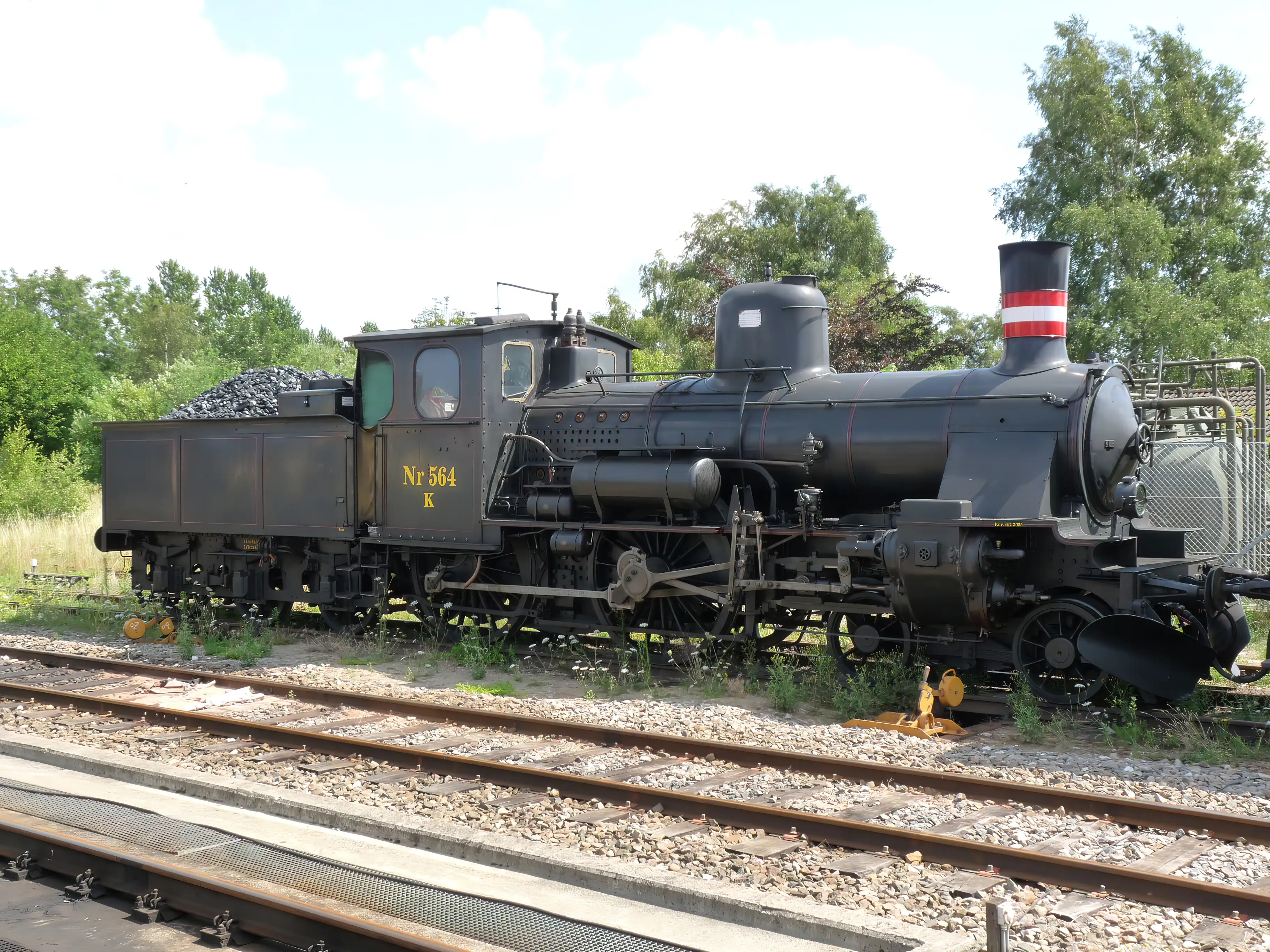 Billede af OHJ K 564, tidligere DSB K 564 - fotograferet ud for Nykøbing Sjælland Station. Billede af OHJ K 564, tidligere DSB K 564 - fotograferet ud for Nykøbing Sjælland Station.