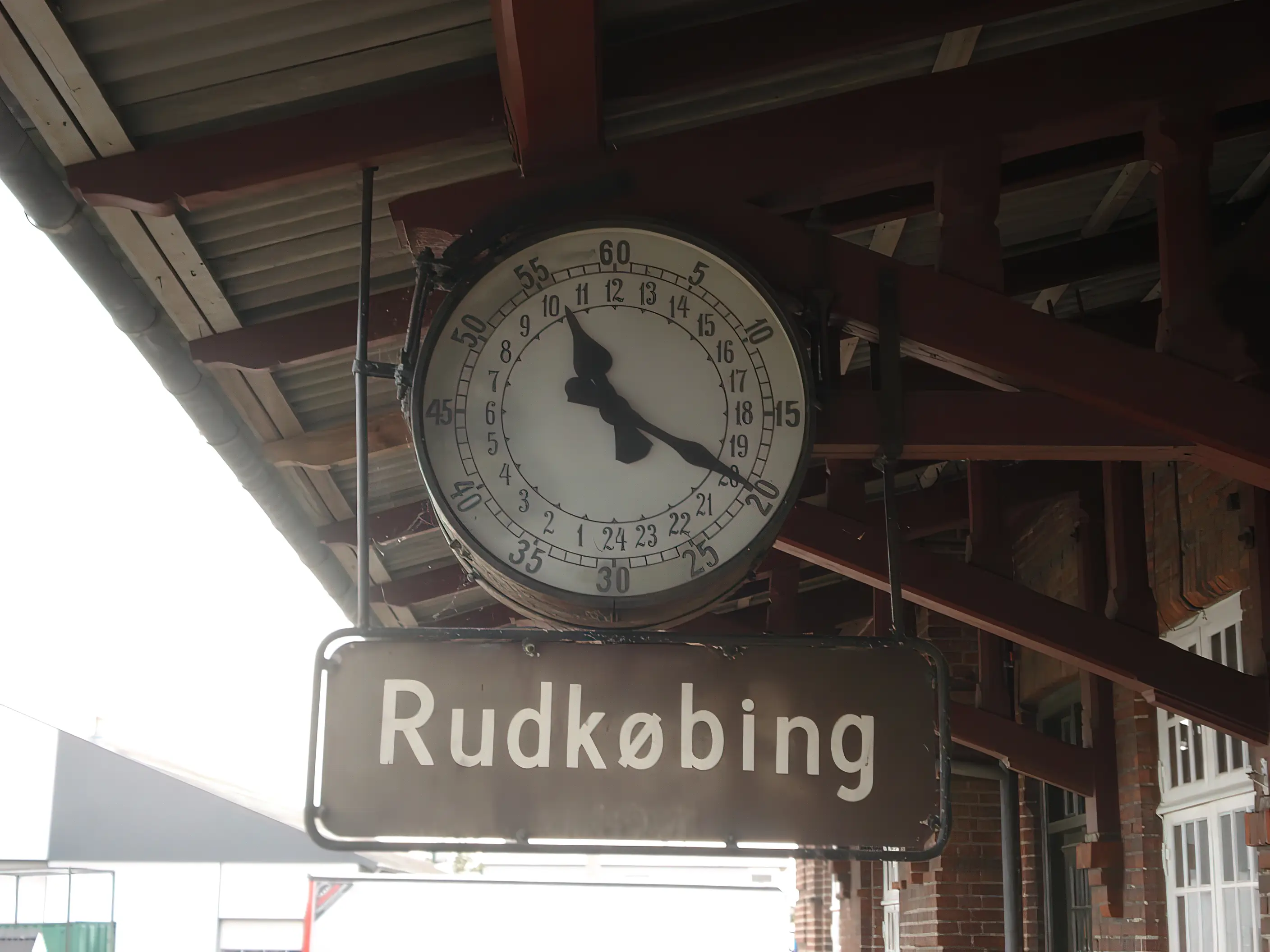 Billede af 24 timersuret på Rudkøbing Station. Billede af 24 timersuret på Rudkøbing Station.