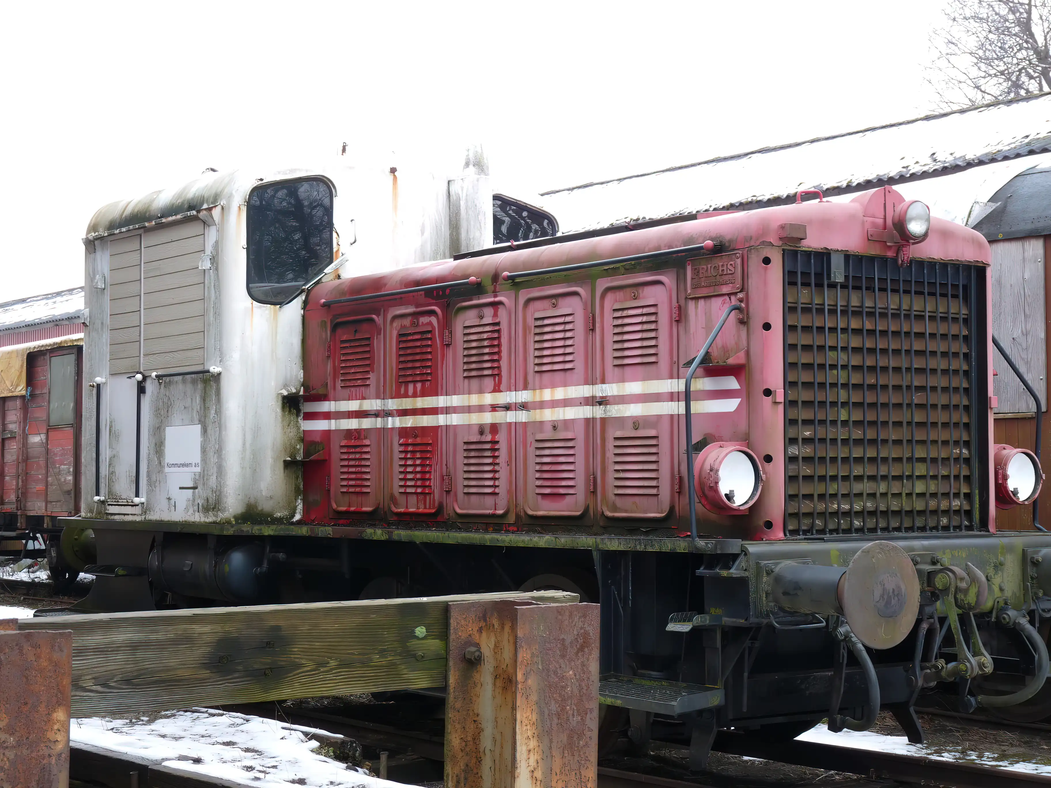 Billede af tog ud for Skælskør Station. Billede af tog ud for Skælskør Station.