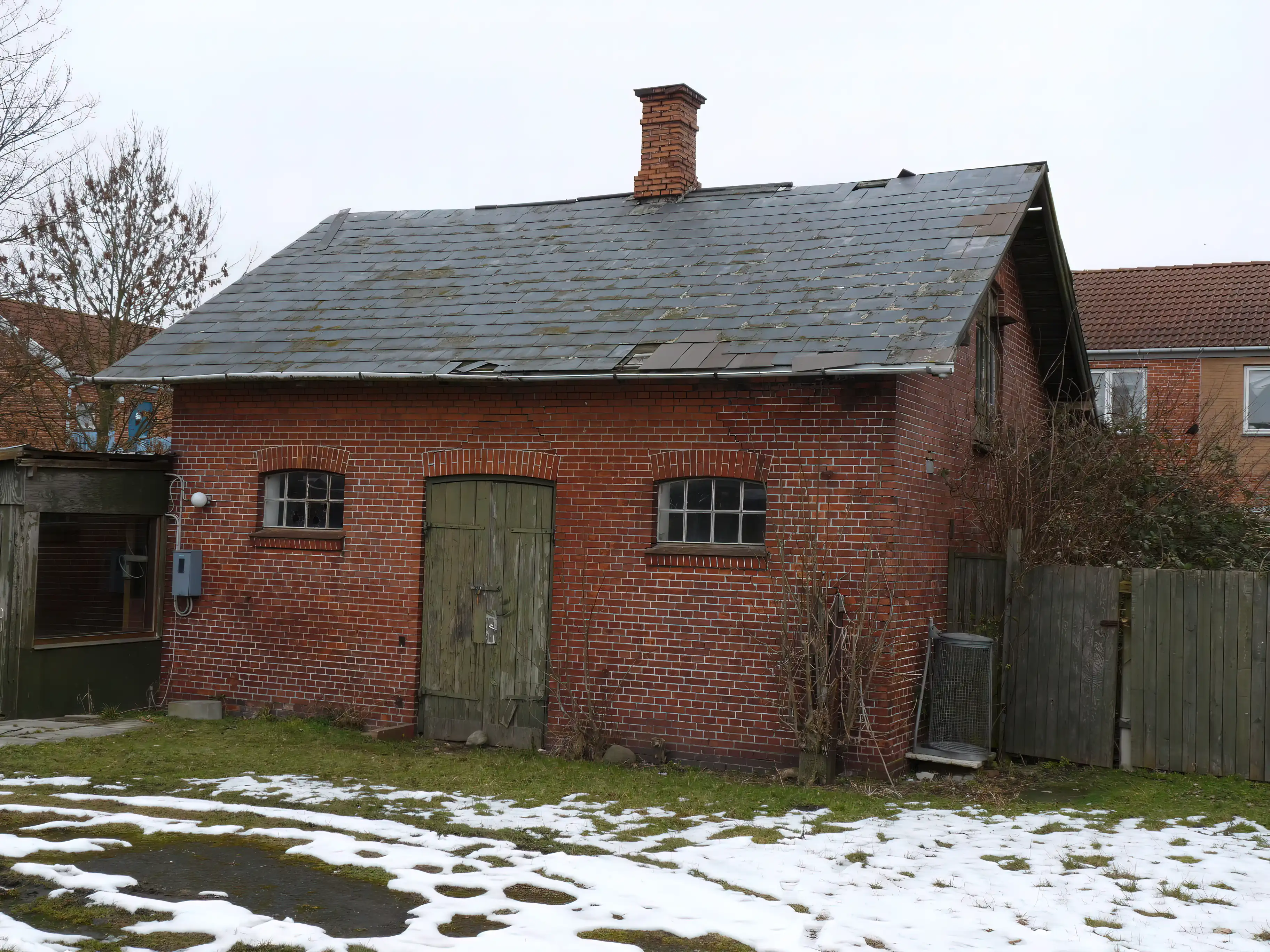 Billede af bygning ud for Skælskør Station. Billede af bygning ud for Skælskør Station.