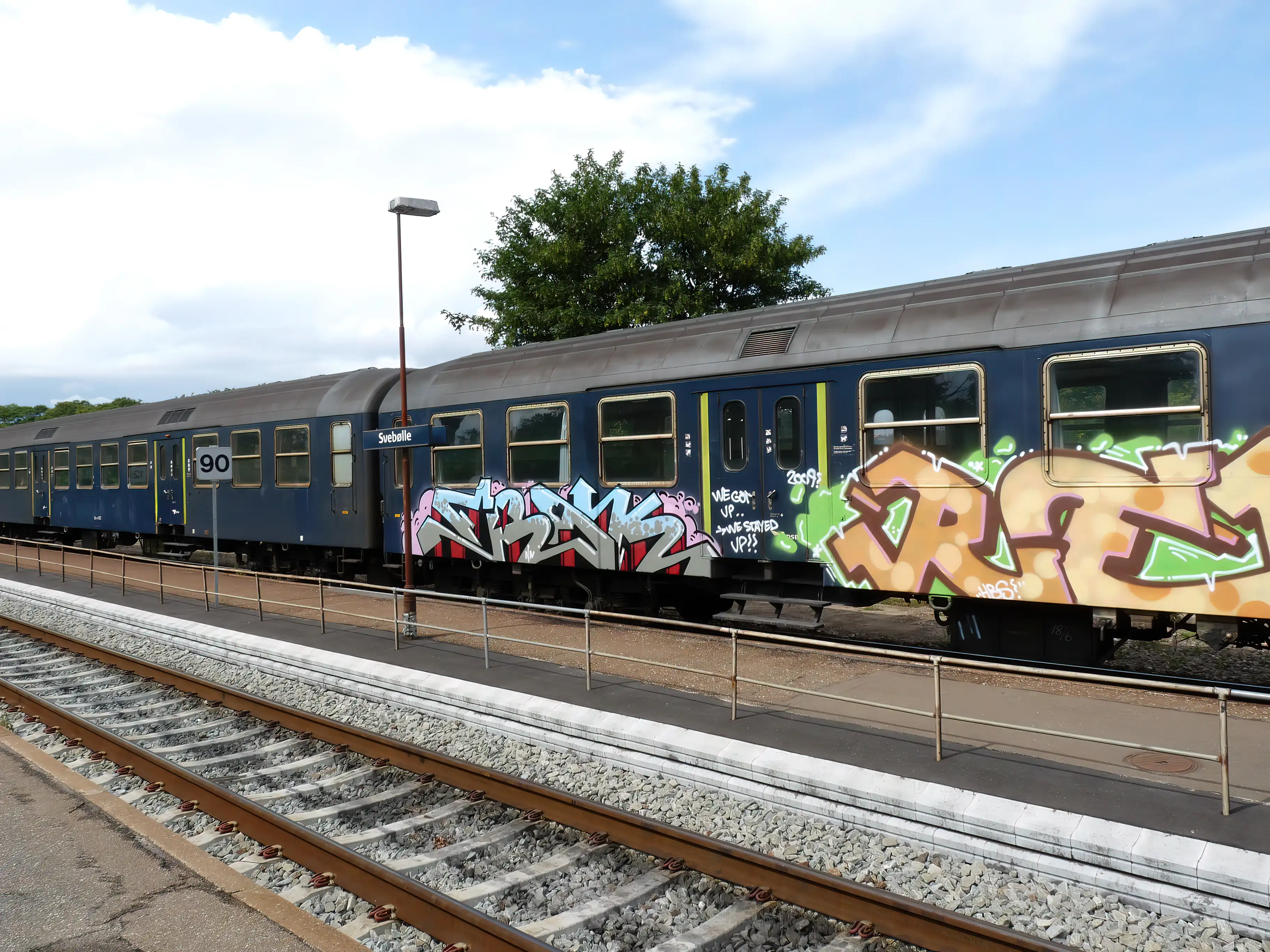 Billede af tog ud for Svebølle Trinbræt.