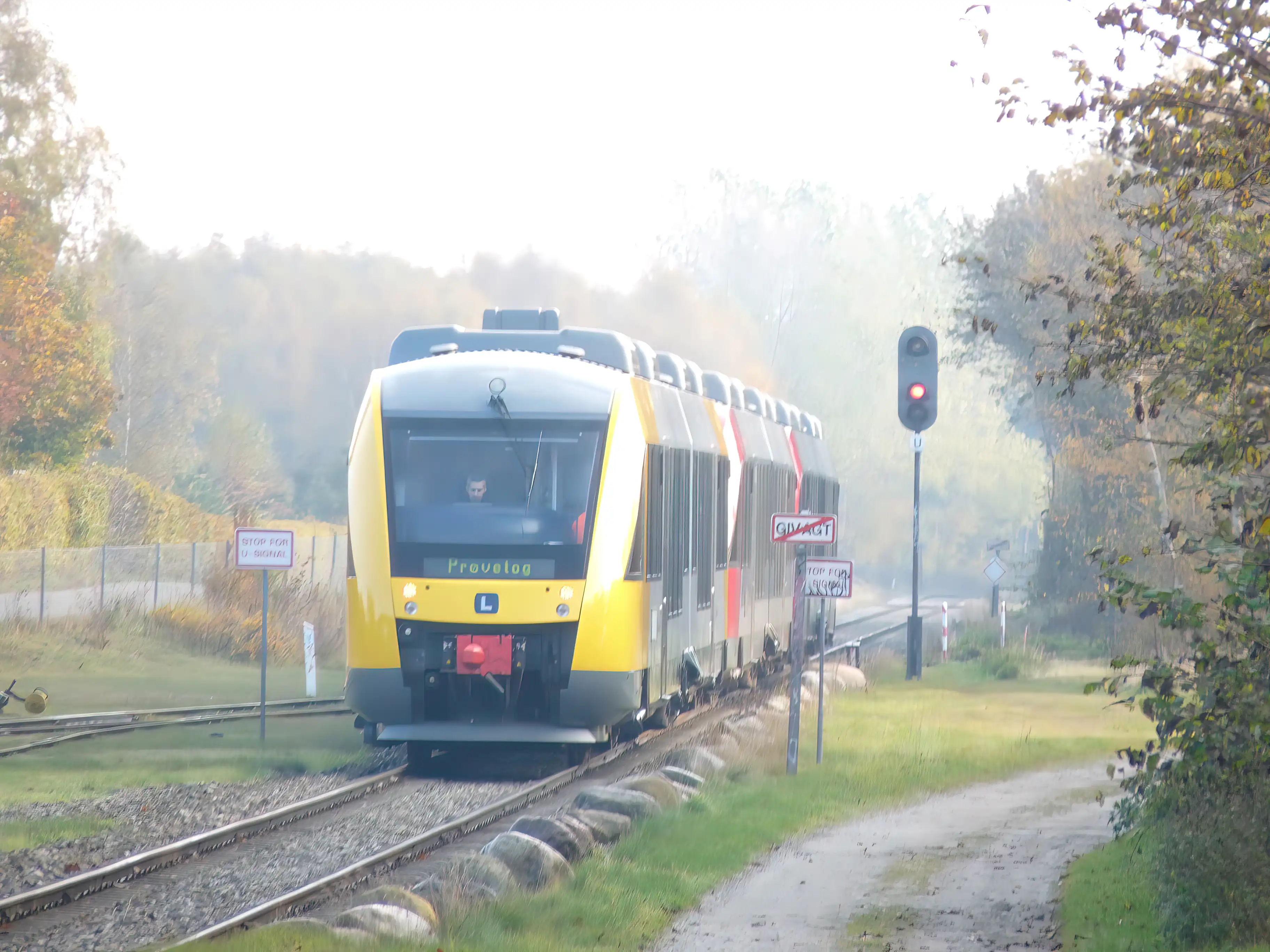 Billede af LB 117-217 - under prøvekørsel med 3 sammenkoblede togsæt - fotograferet ud for Tisvildeleje Station. Billede af LB 117-217 - under prøvekørsel med 3 sammenkoblede togsæt - fotograferet ud for Tisvildeleje Station.