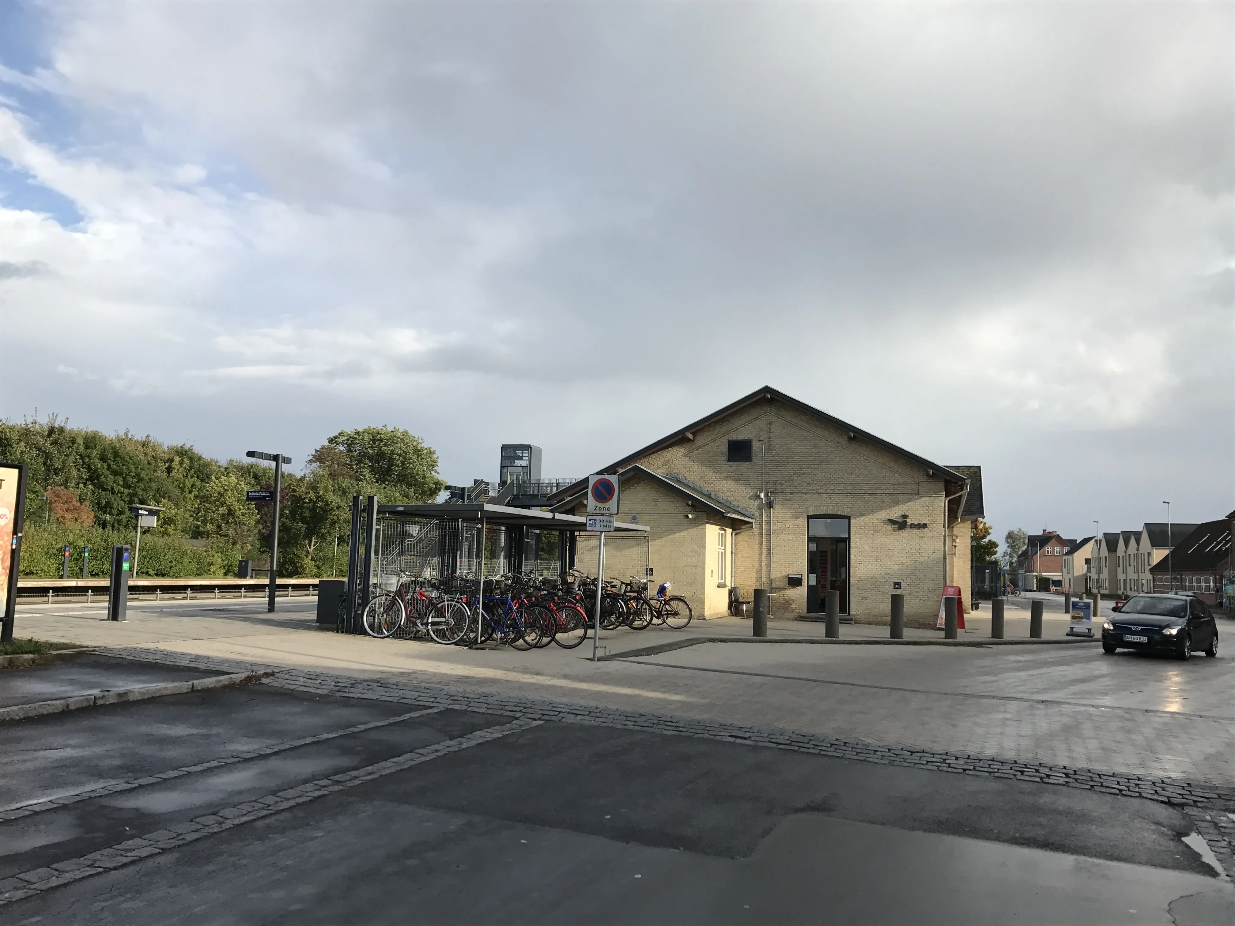 Billede af Tølløse Station. Billede af Tølløse Station.