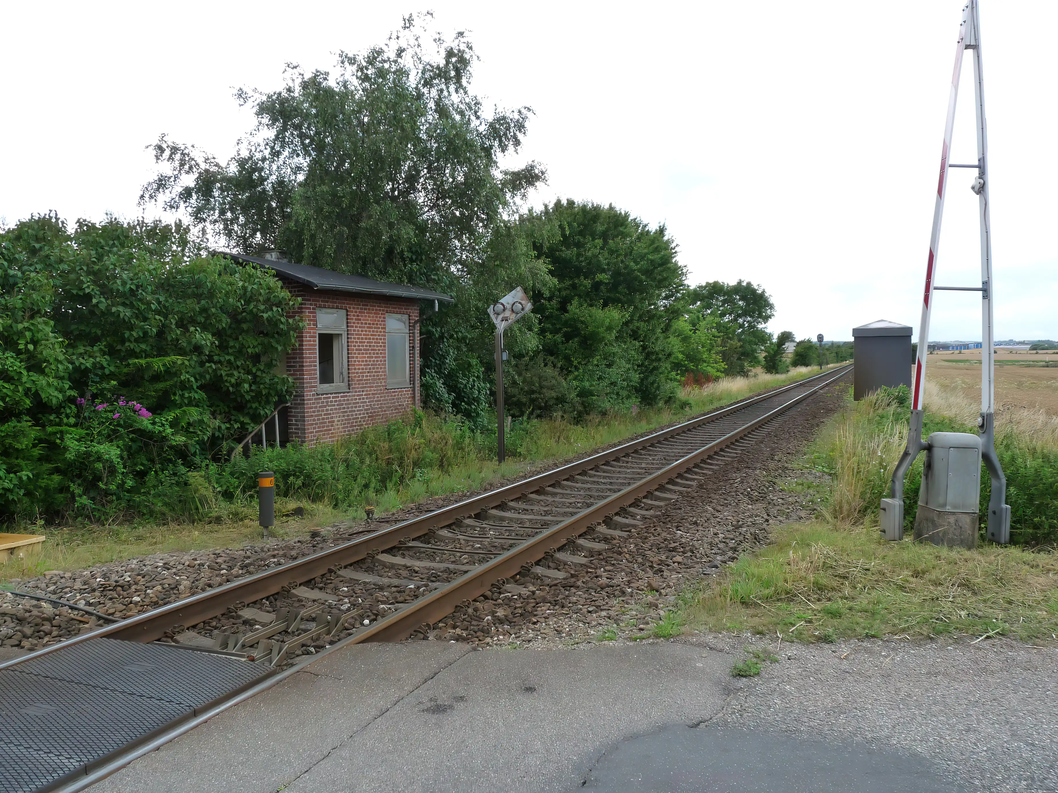 Billede af Ubberup Trinbræt - Trinbræt er nedrevet, men Ubberup Trinbræt har ligget her. Ubberup mellemblokpost (Værslev og Kalundborg) ses til venstre i billedet -  blokposten blev nedlagt 27. april 1959.