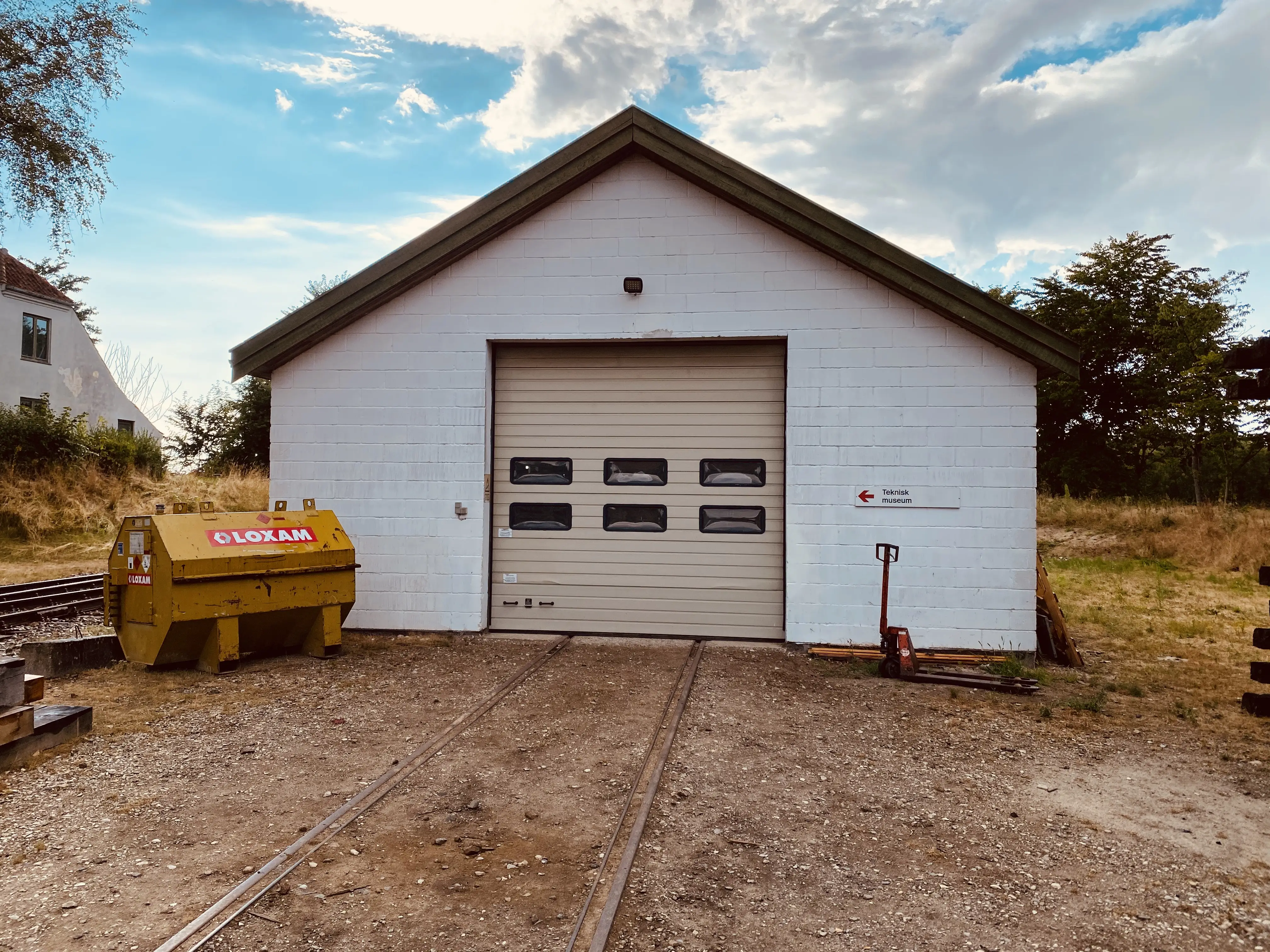 Billede af Firhøj Stations remise. Billede af Firhøj Stations remise.