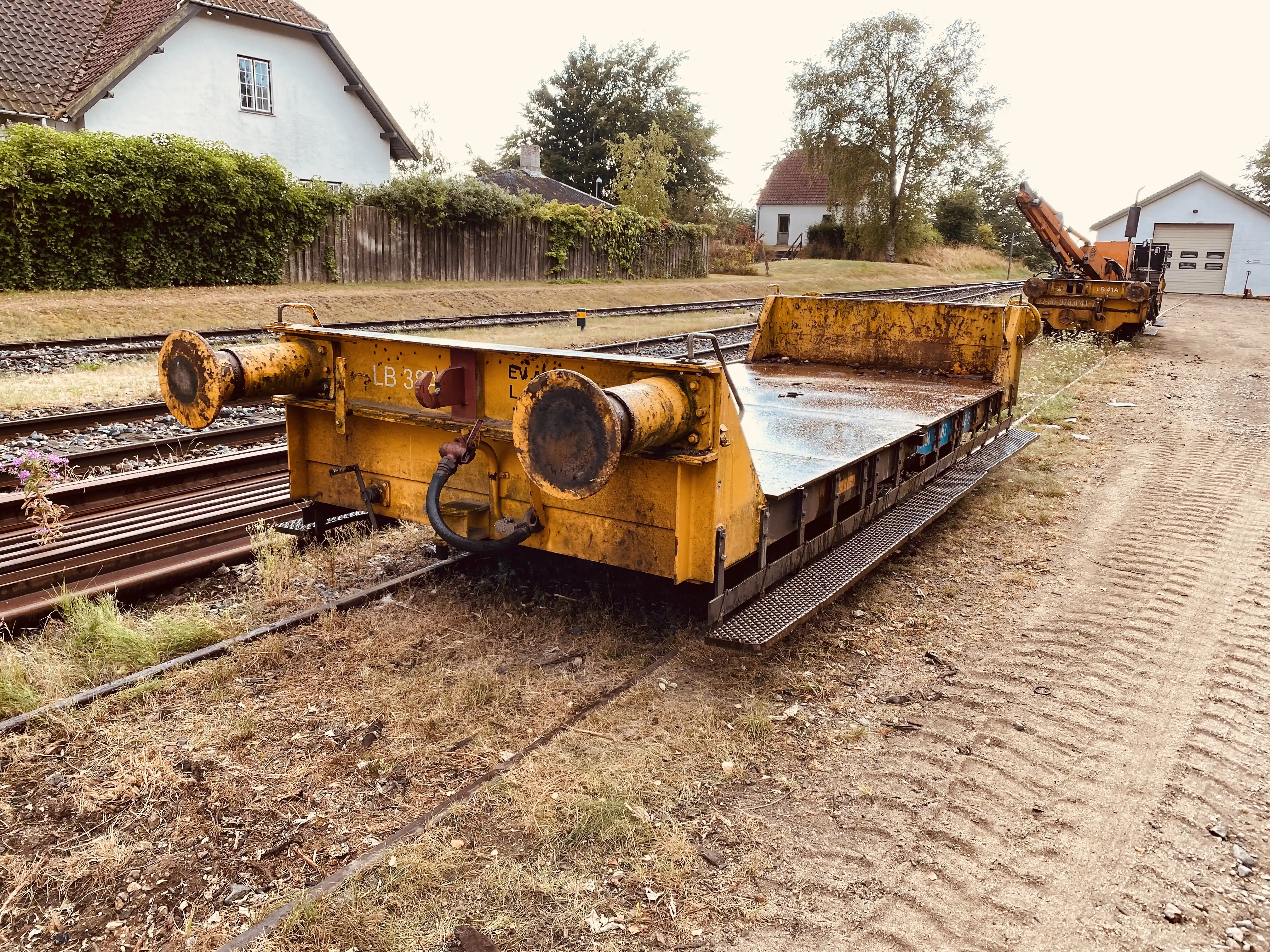 Billede af tog ud for Firhøj Station. Billede af tog ud for Firhøj Station.
