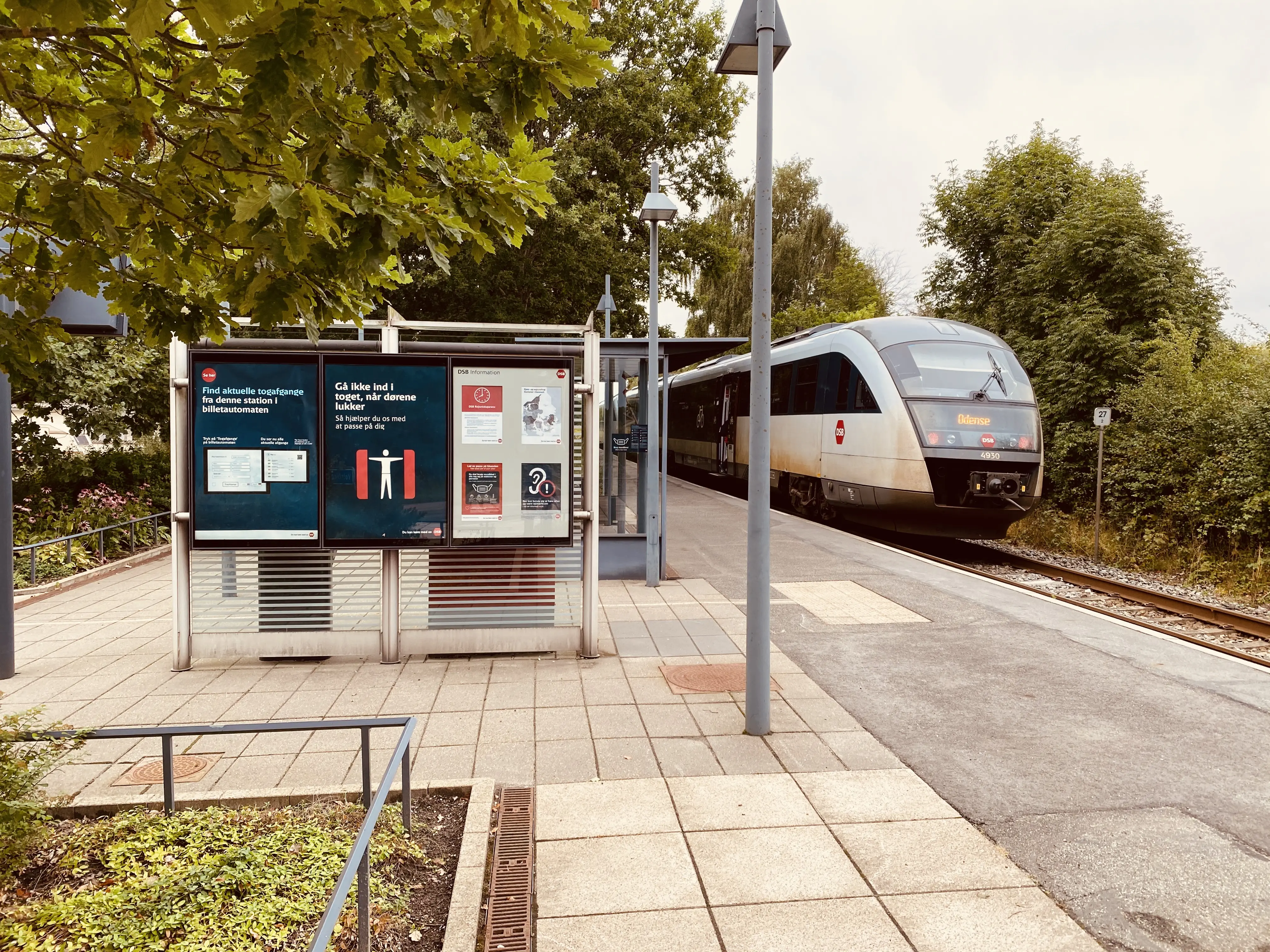 Billede af DSB MQ 4130-4930 fotograferet ud for Rudme Trinbræt. Billede af DSB MQ 4130-4930 fotograferet ud for Rudme Trinbræt.