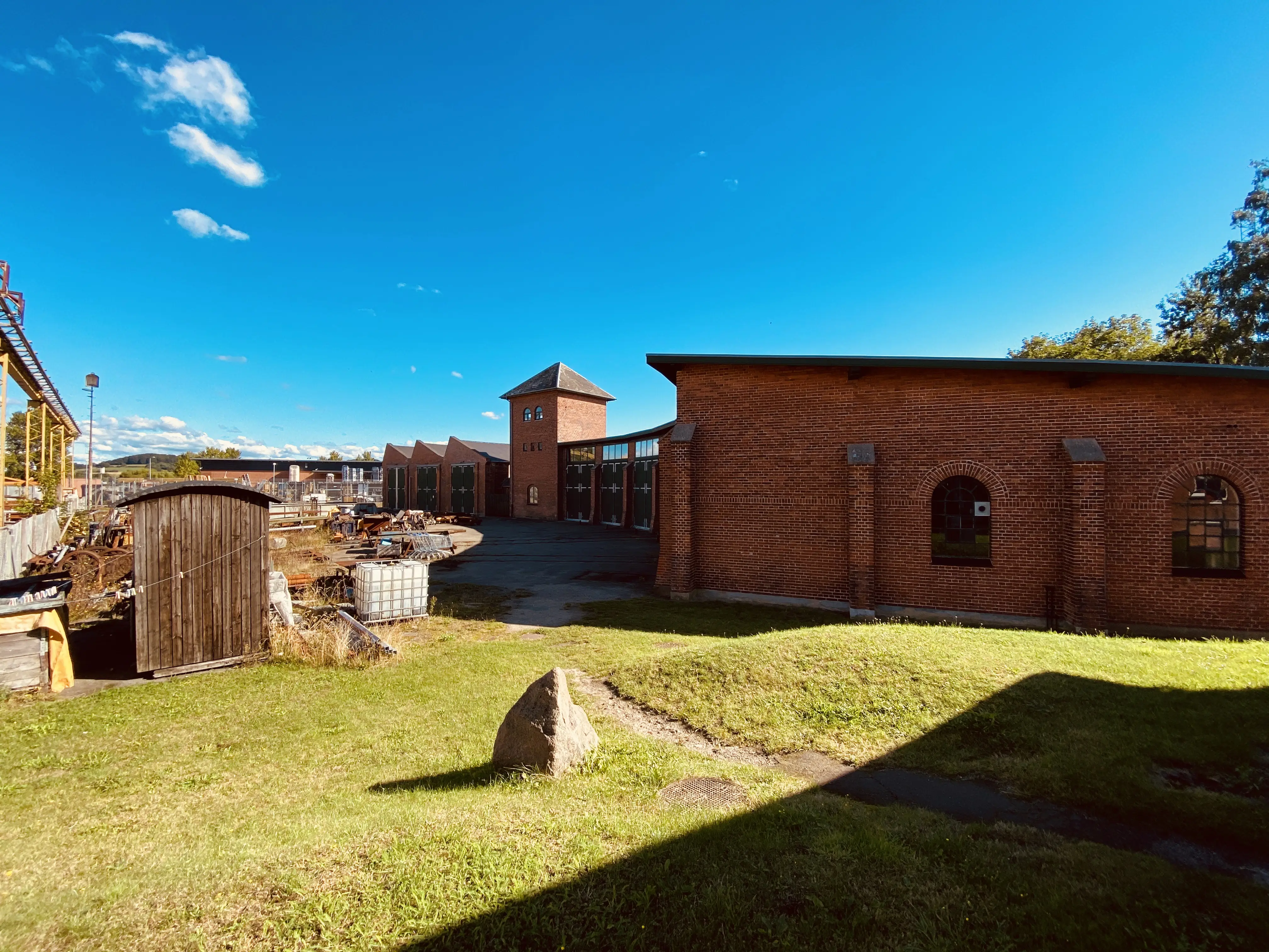 Billede af Faaborg Stations remise. Billede af Faaborg Stations remise.