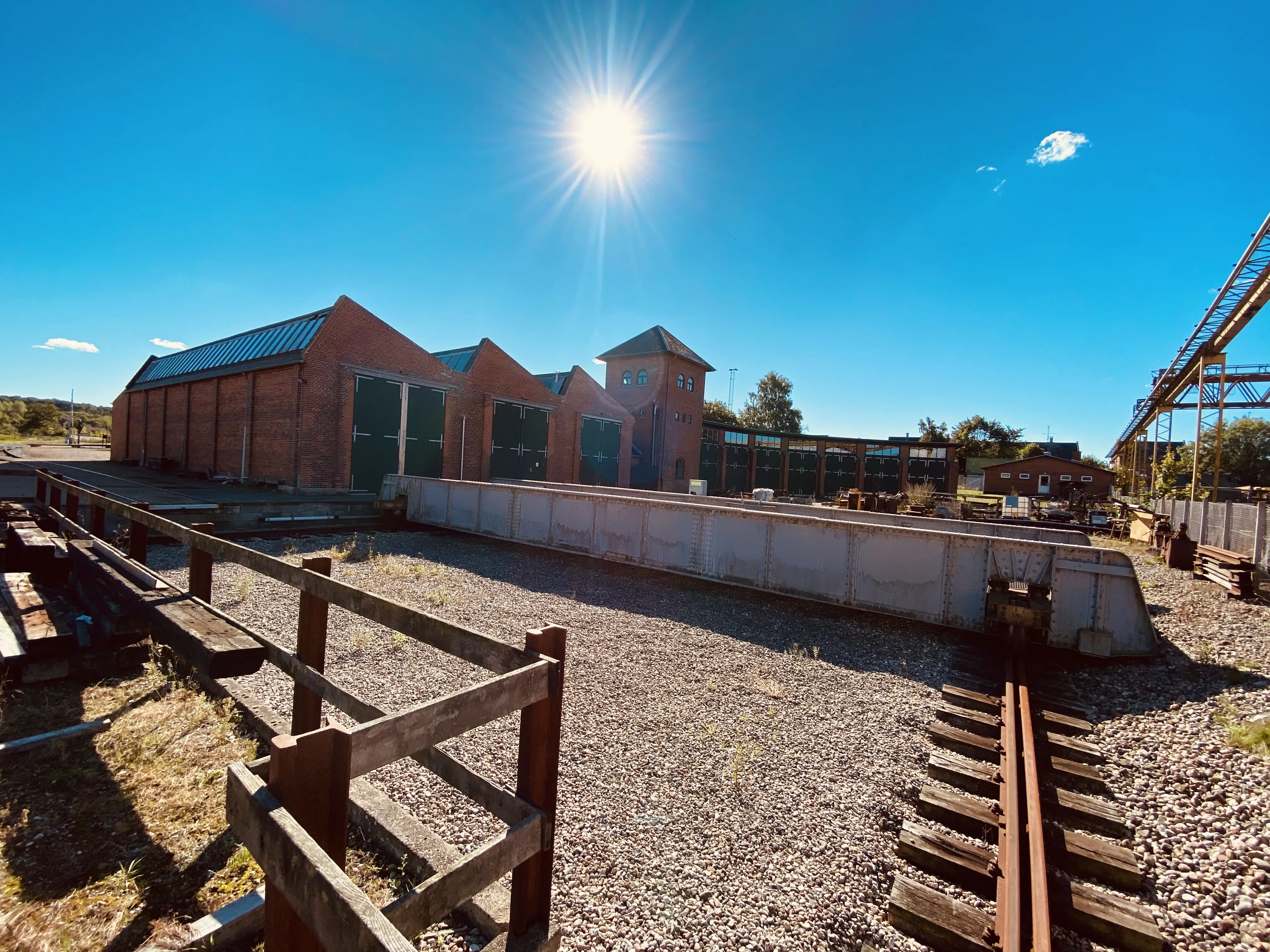 Billede af Faaborg Stations remise. Billede af Faaborg Stations remise.