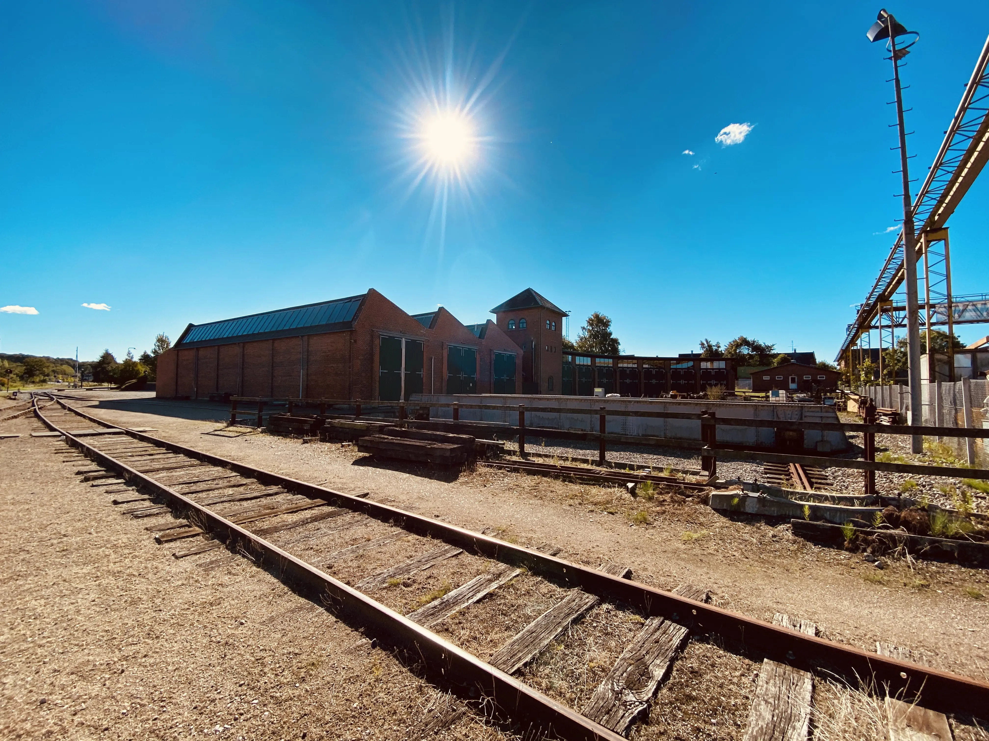 Billede af Faaborg Stations remise. Billede af Faaborg Stations remise.